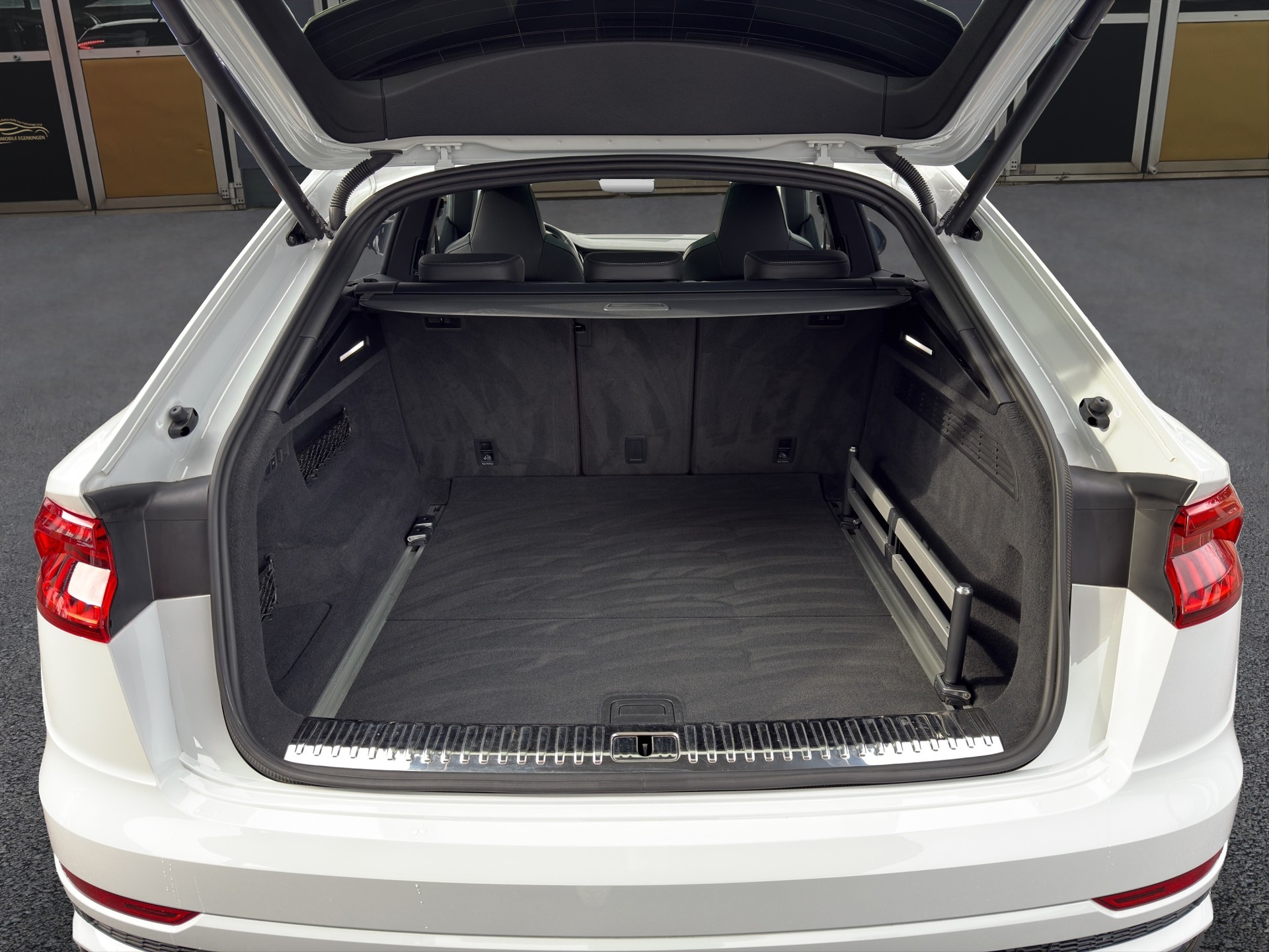 AUDI SQ8 4.0 V8 TFSI quattro T-Tronic-image-14