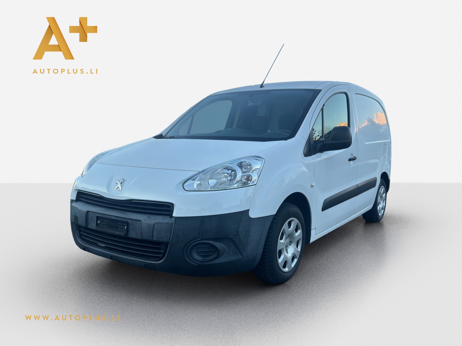 PEUGEOT Partner 1.6 VTi Urban-image-0
