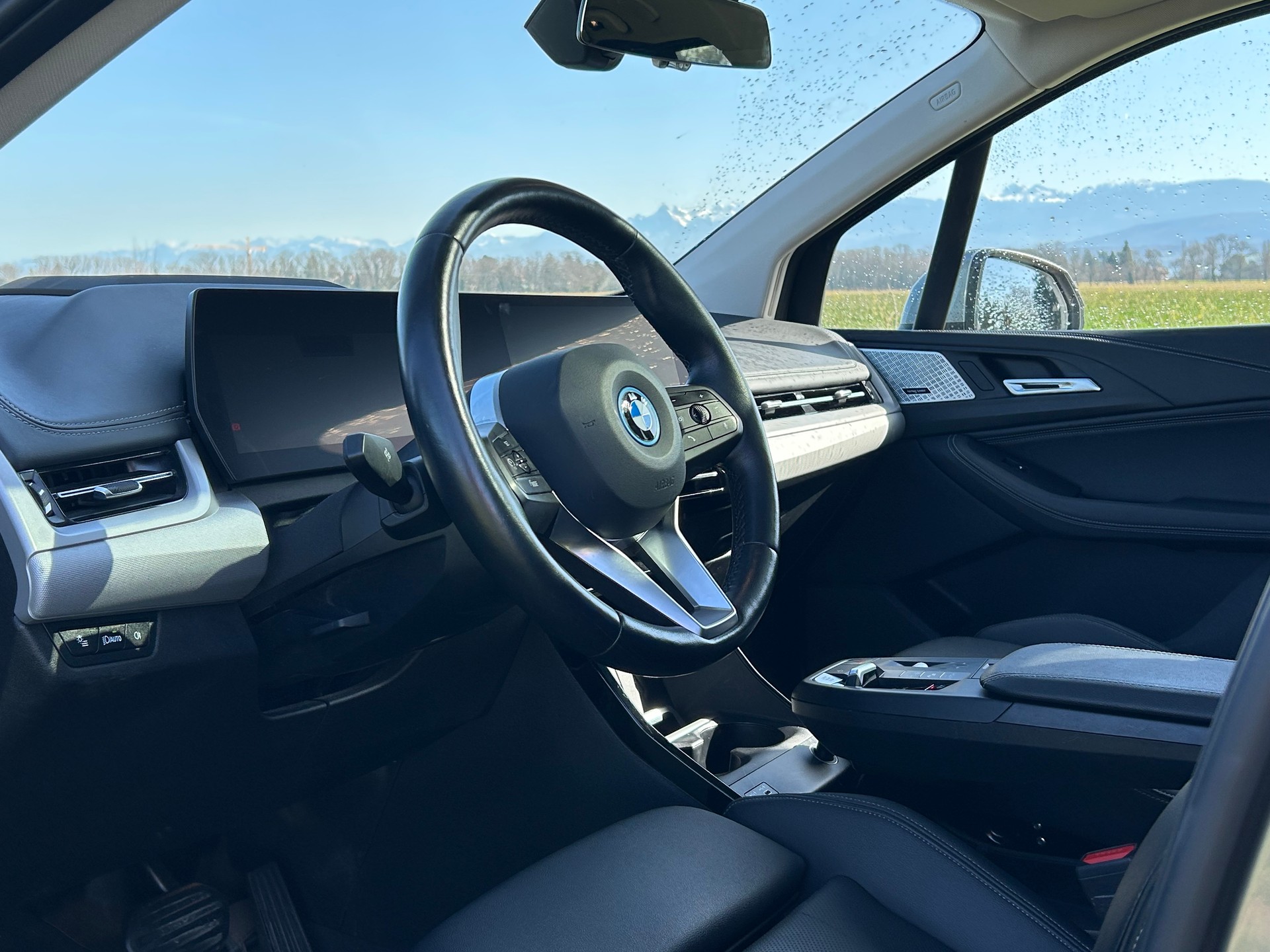 BMW 225e xDrive Active Tourer-image-12