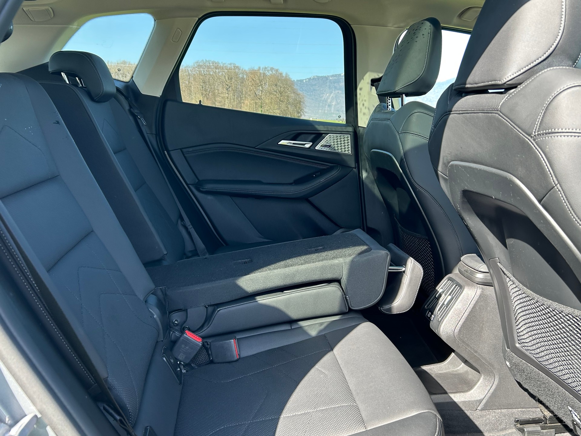 BMW 225e xDrive Active Tourer-image-18