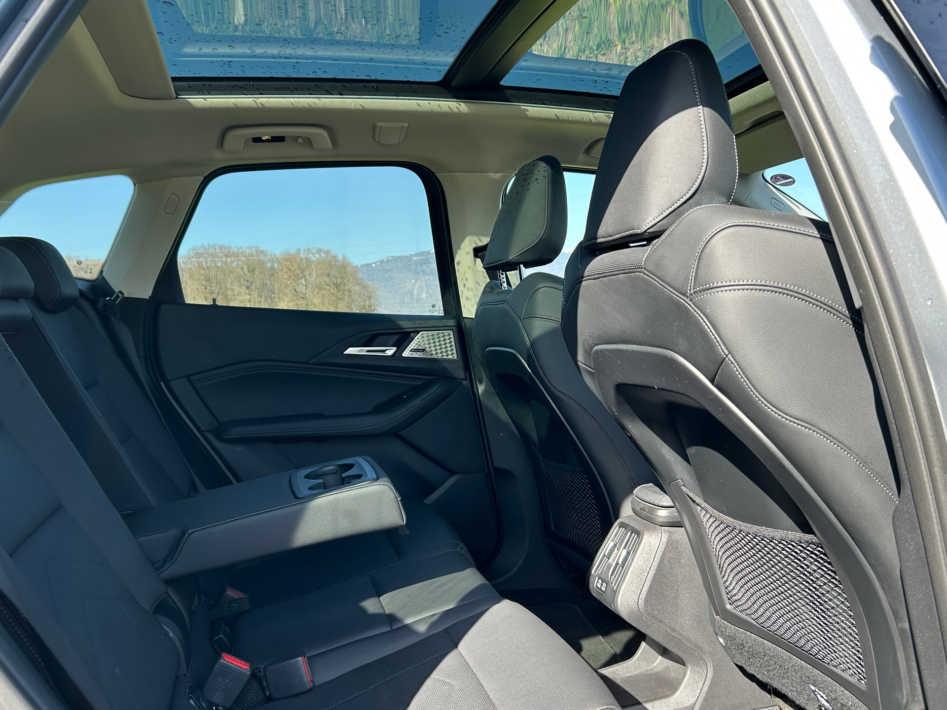 BMW 225e xDrive Active Tourer-image-16