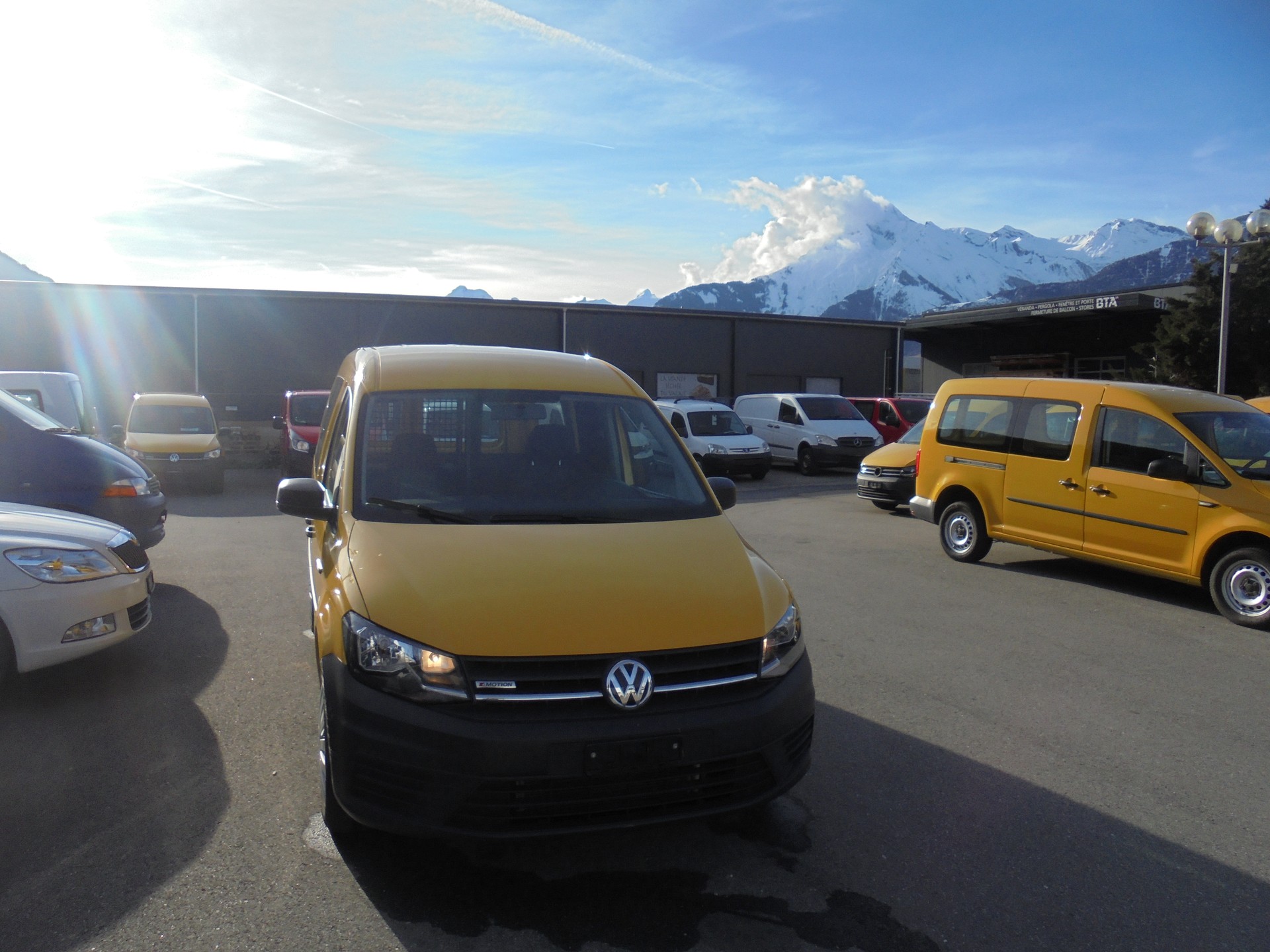 VW Caddy Maxi 2.0TDI 4Motion BlueMotion Technology-image-1