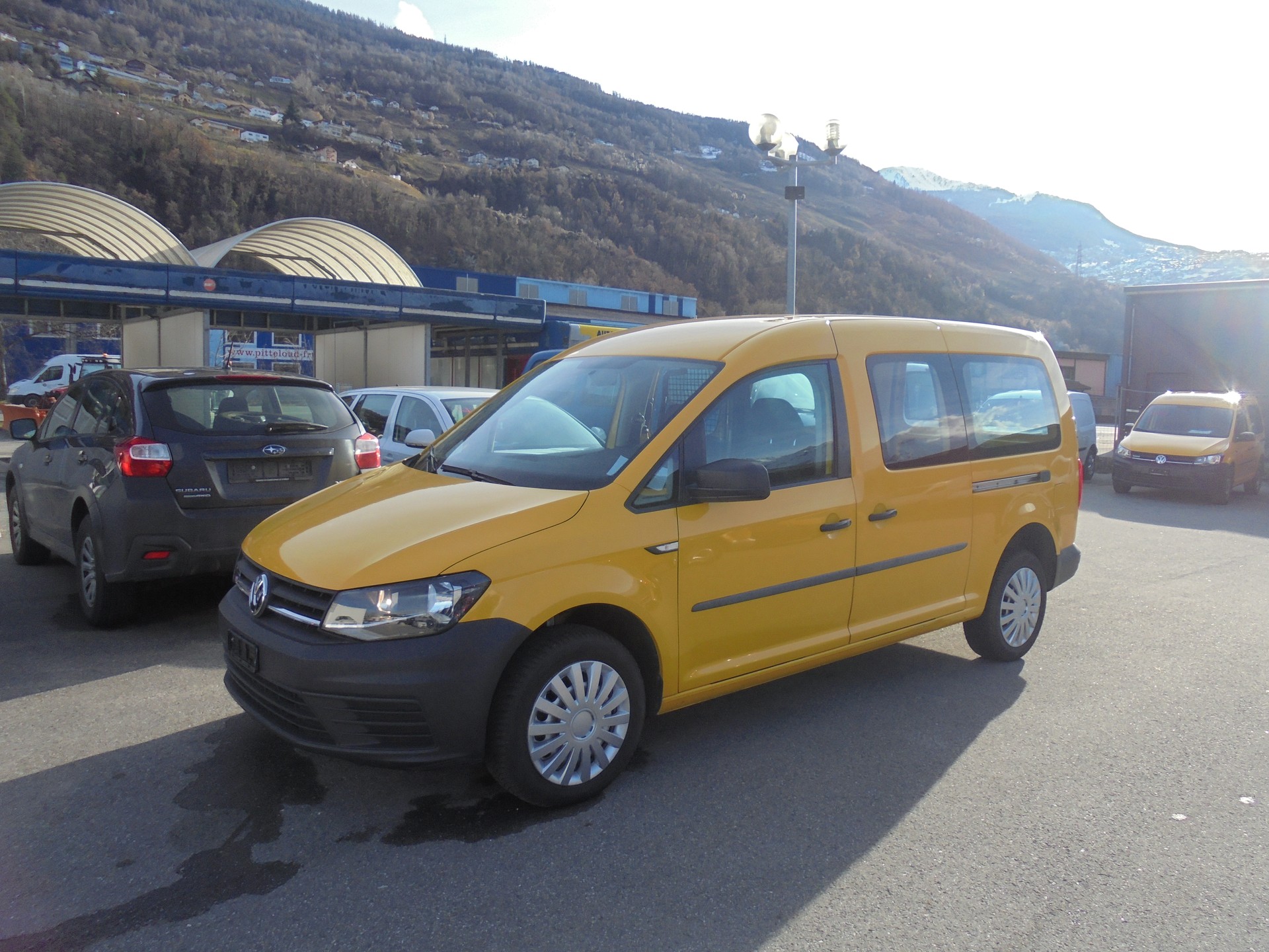 VW Caddy Maxi 2.0TDI 4Motion BlueMotion Technology-image-0