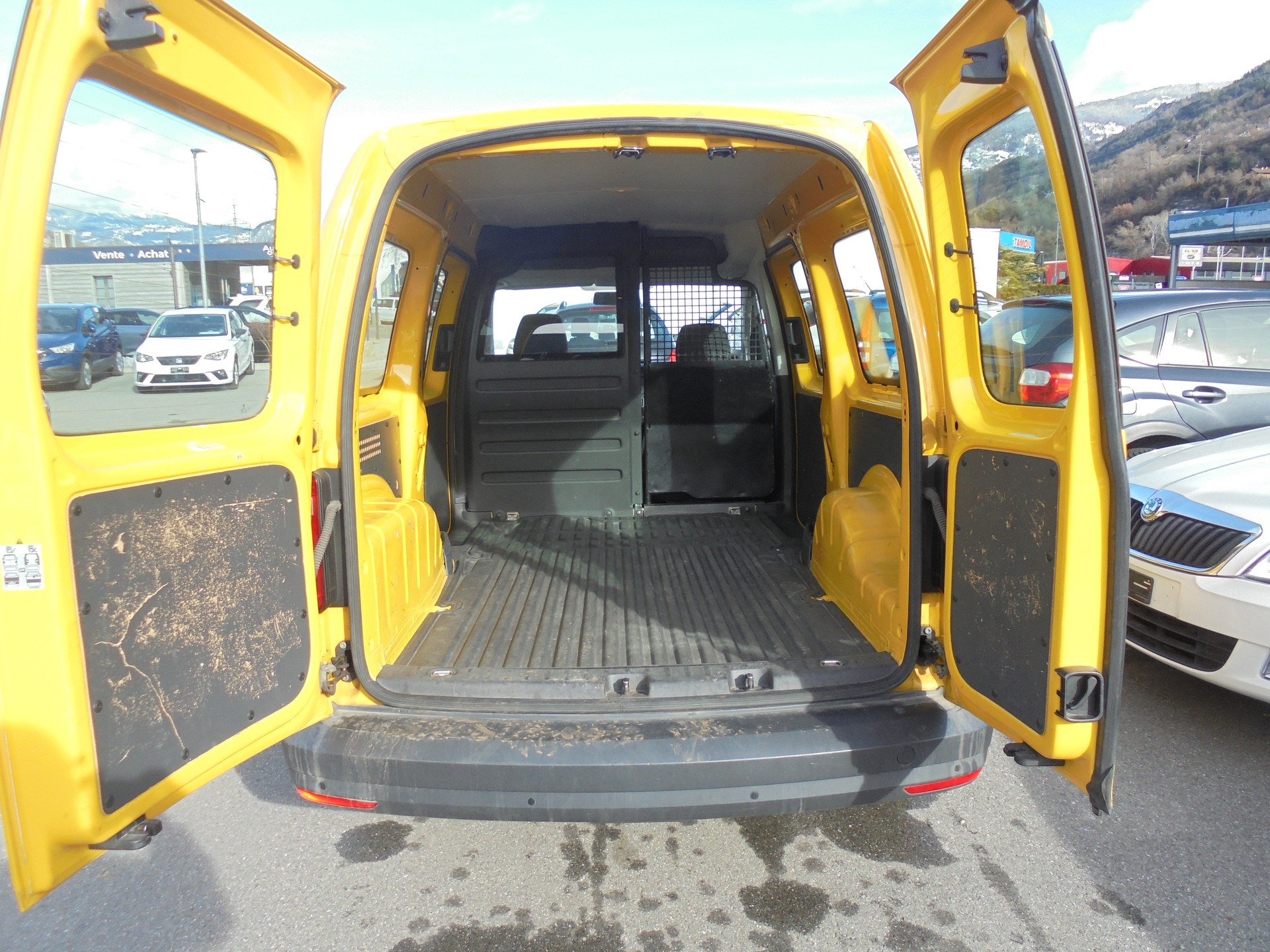 VW Caddy Maxi 2.0TDI 4Motion BlueMotion Technology-image-6