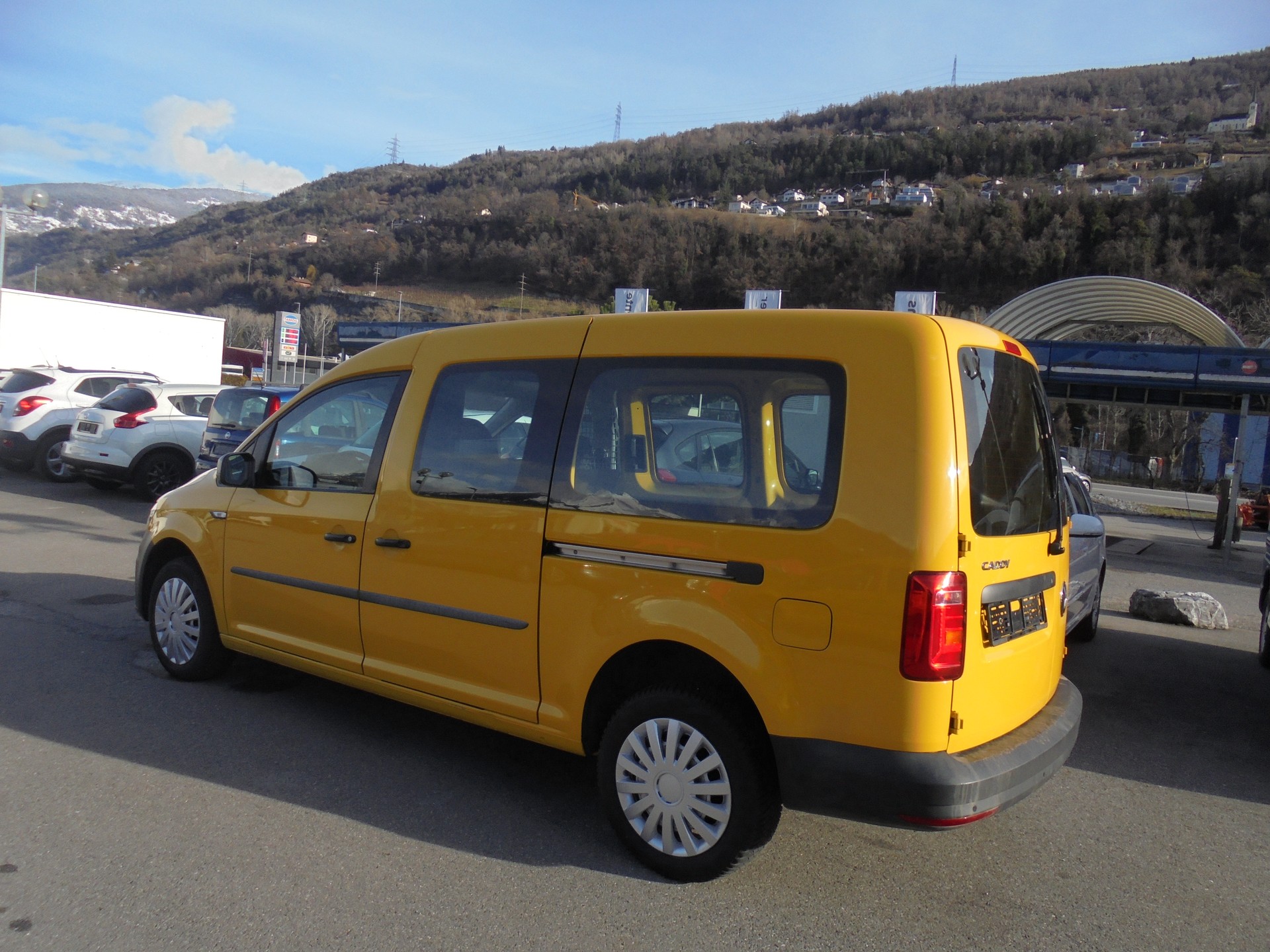 VW Caddy Maxi 2.0TDI 4Motion BlueMotion Technology-image-4