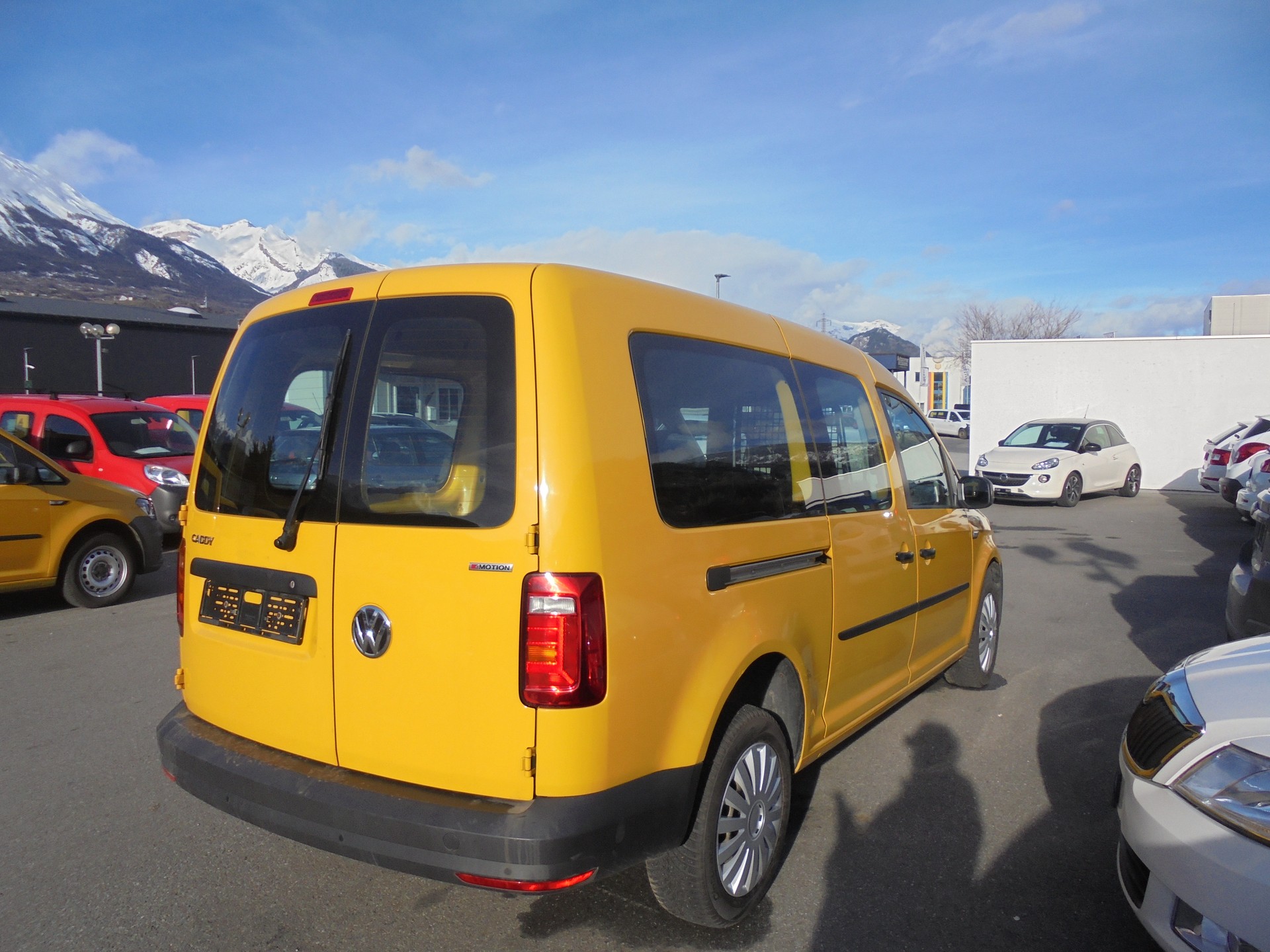 VW Caddy Maxi 2.0TDI 4Motion BlueMotion Technology-image-3