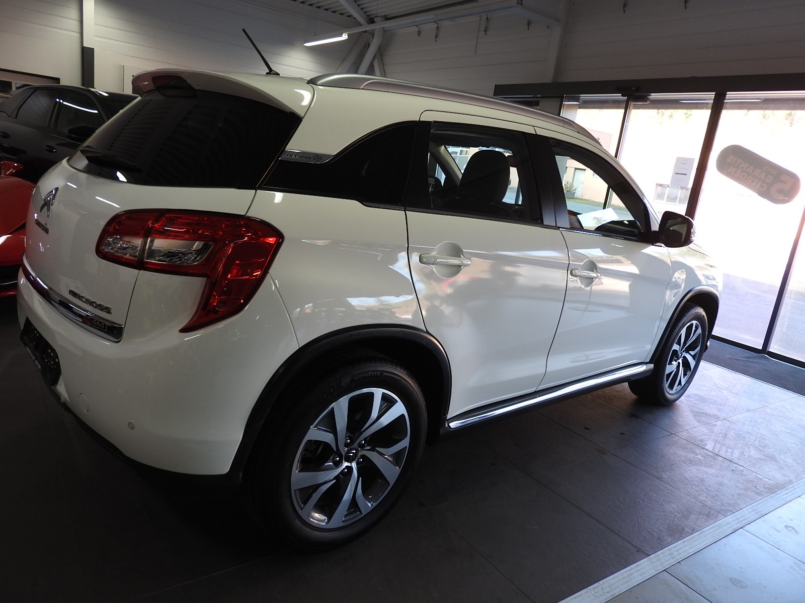 CITROEN C4 Aircross 1.6 HDi Collection 4WD-image-3