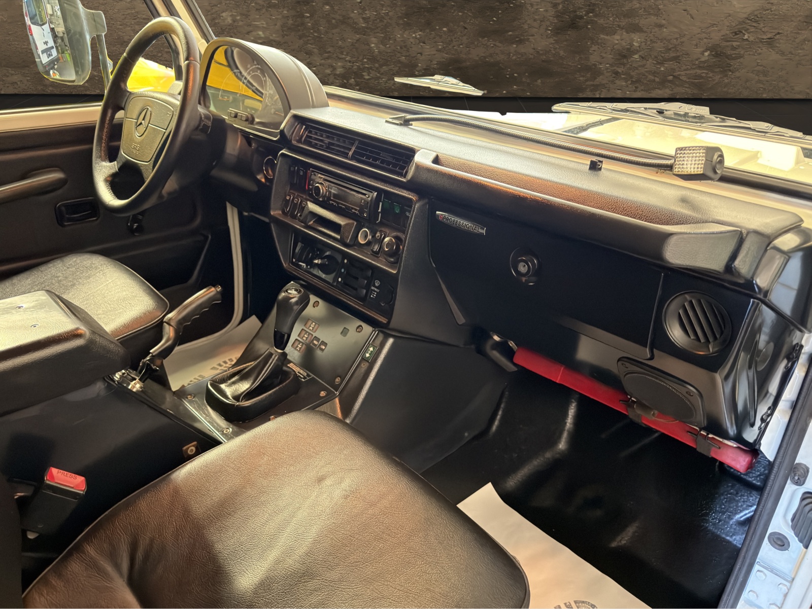 MERCEDES-BENZ MERCEDES-BENZ G300 CDI Work Professional-image-12