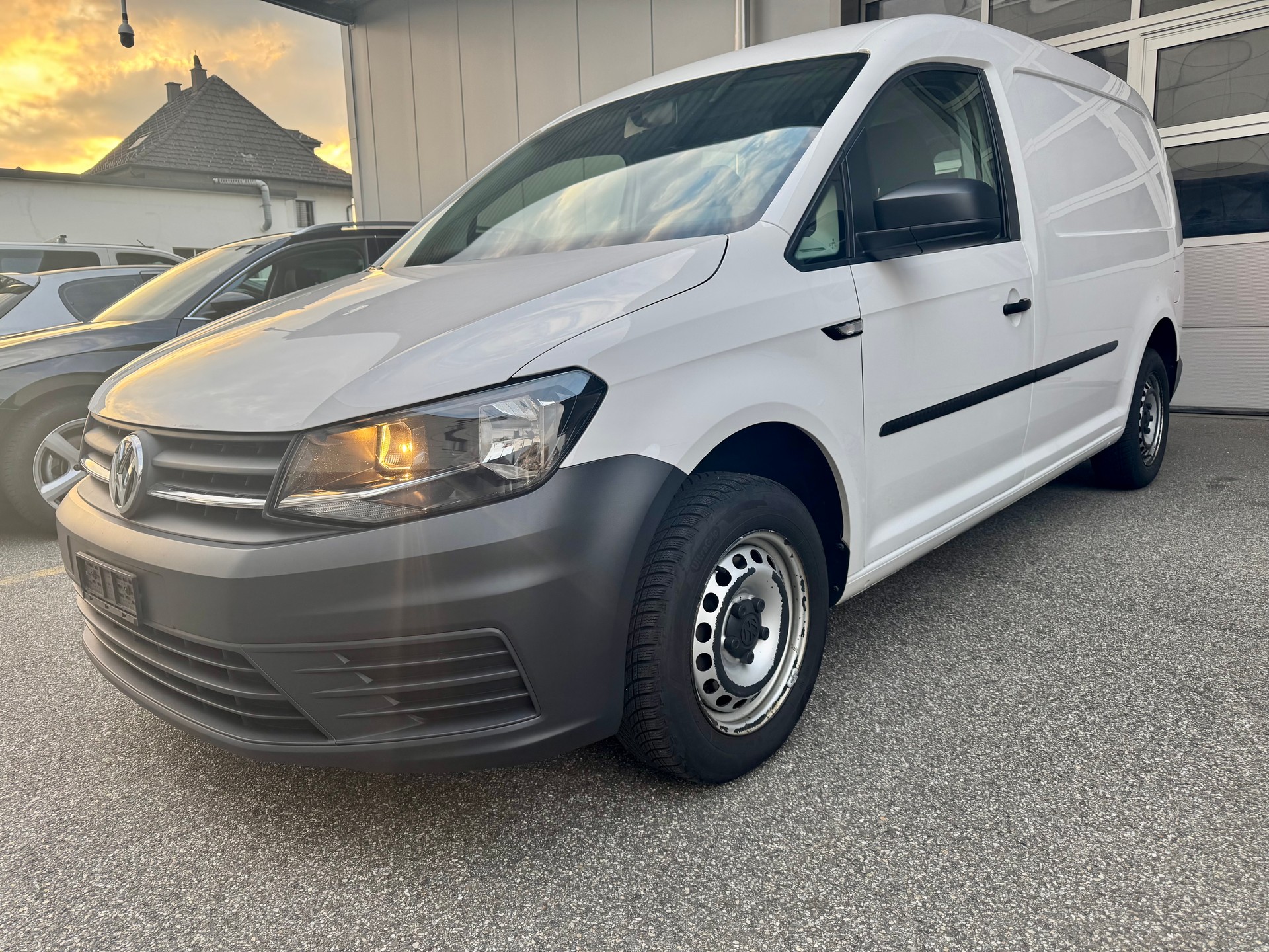 VW Caddy Maxi 2.0TDI BlueMotion Technology DSG * mit MFK & AHK *-image-0