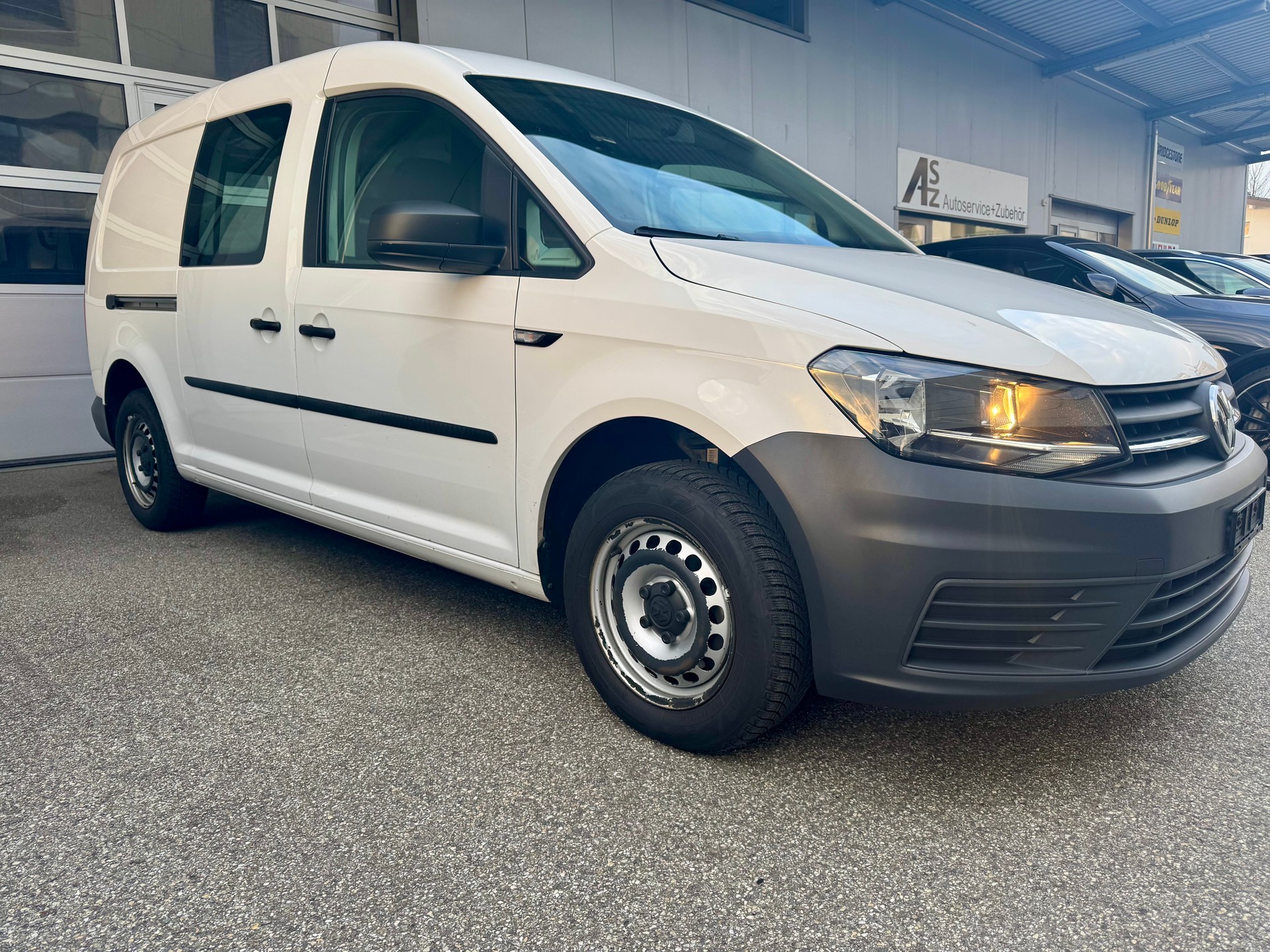 VW Caddy Maxi 2.0TDI BlueMotion Technology DSG * mit MFK & AHK *-image-1