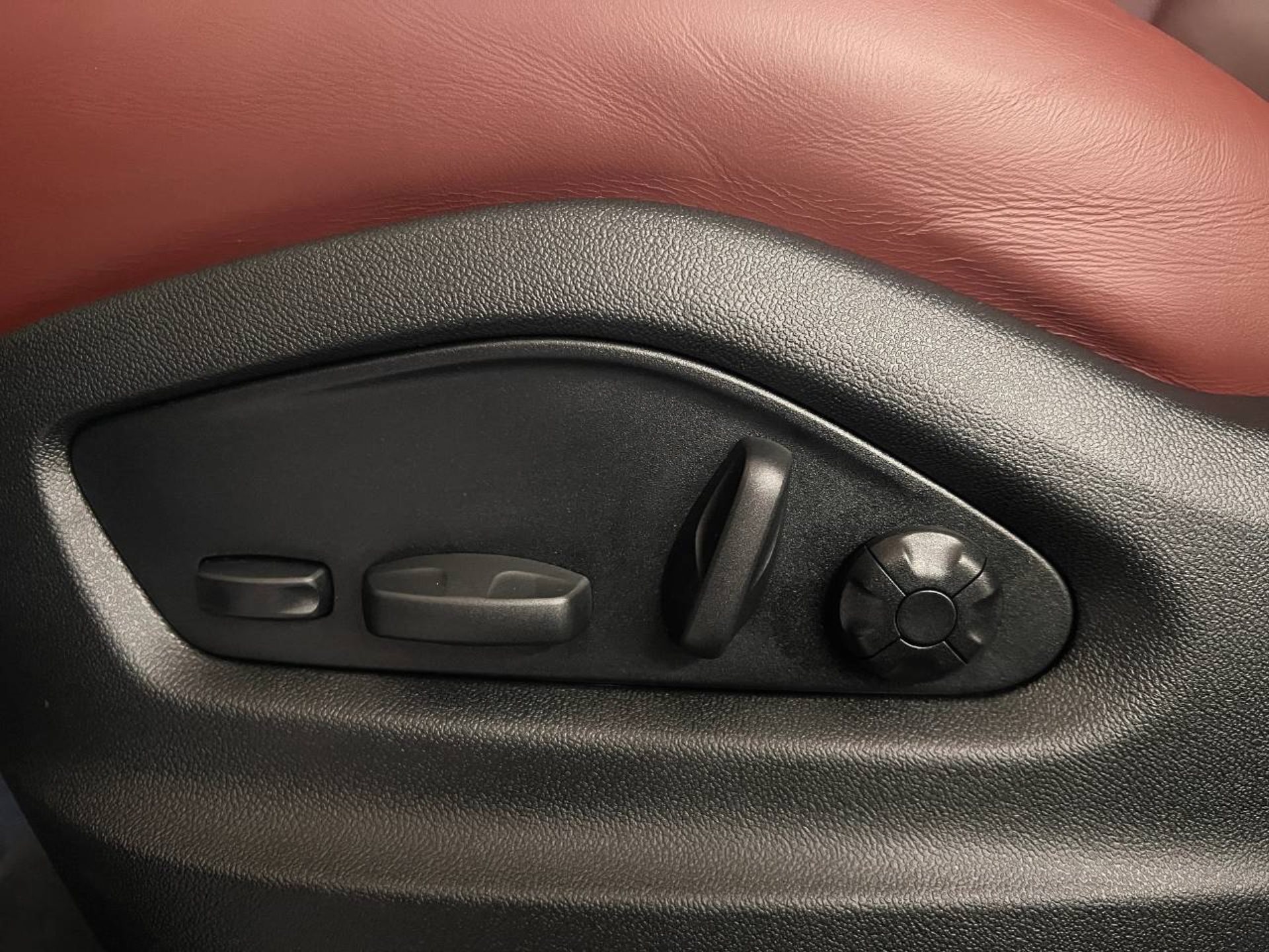 PORSCHE Cayenne Turbo E-Hybrid-image-21
