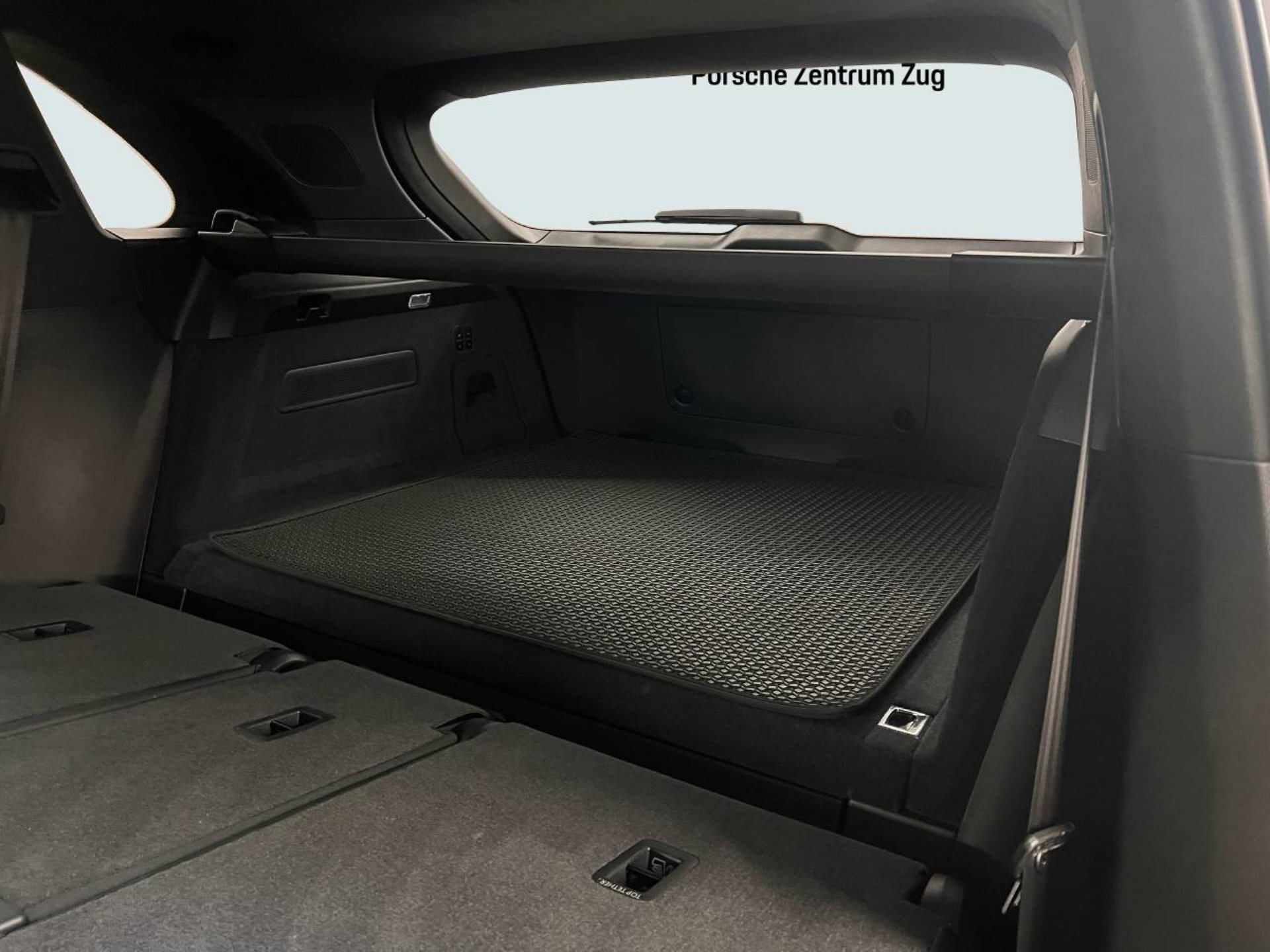PORSCHE Cayenne Turbo E-Hybrid-image-24