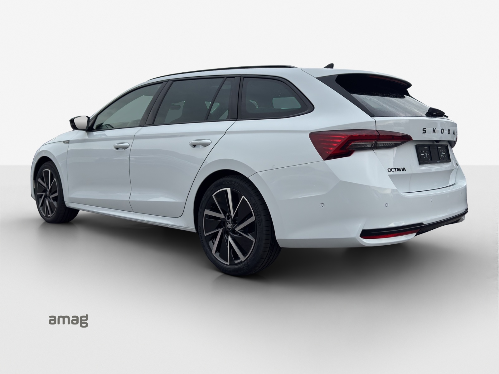 SKODA Octavia Combi 2.0 TSI DSG Dynamic 4x4-image-2