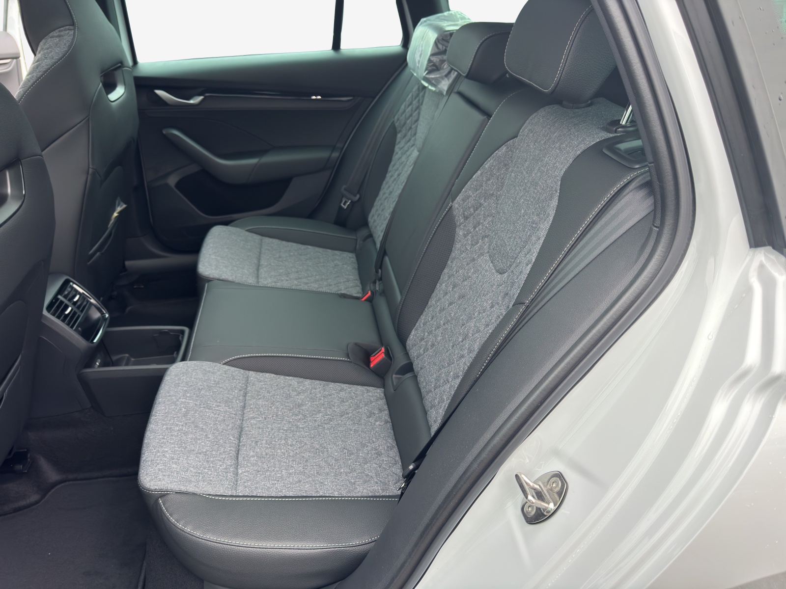 SKODA Octavia Combi 2.0 TSI DSG Dynamic 4x4-image-11