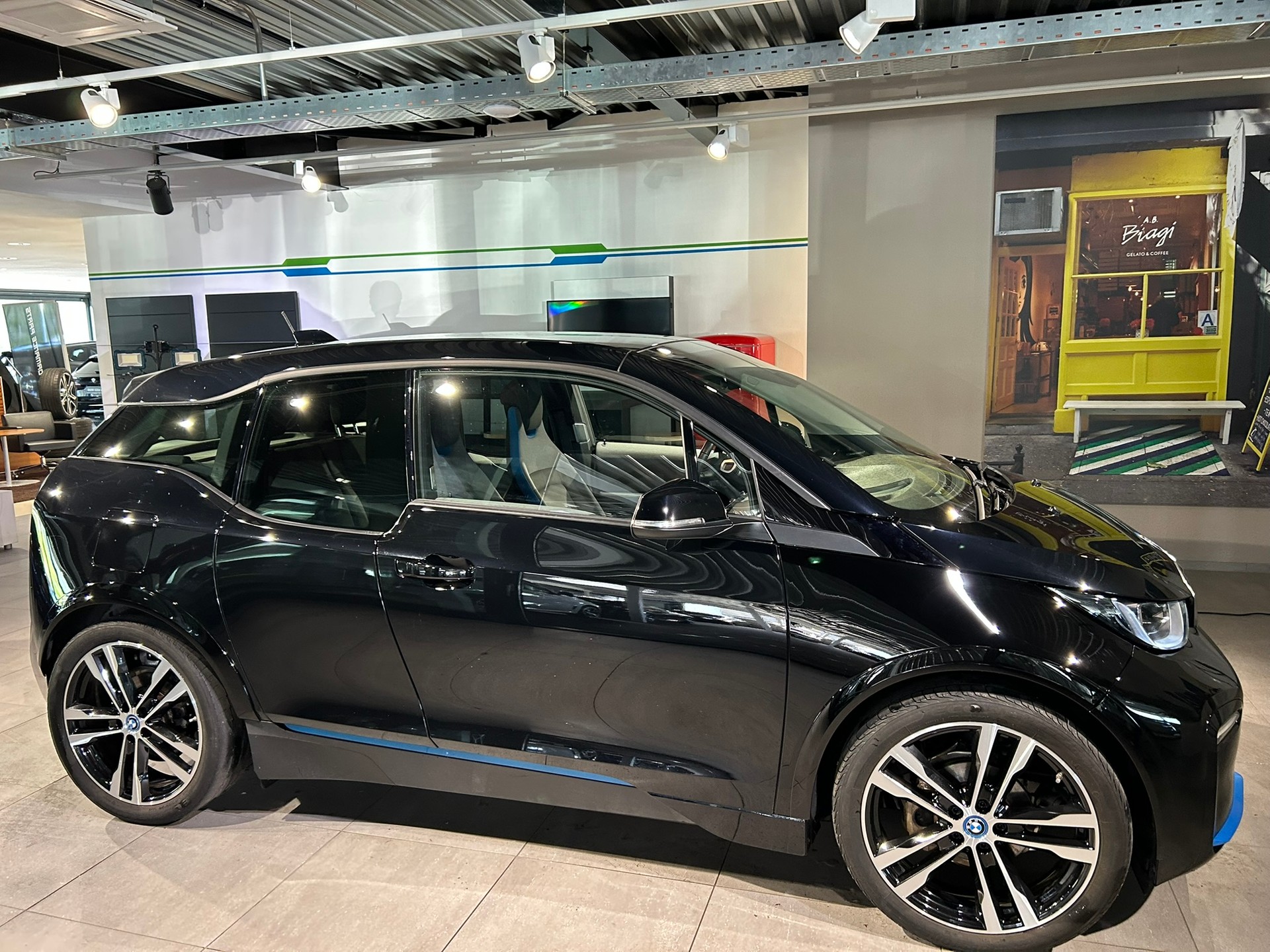 BMW i3s (120Ah)-image-7