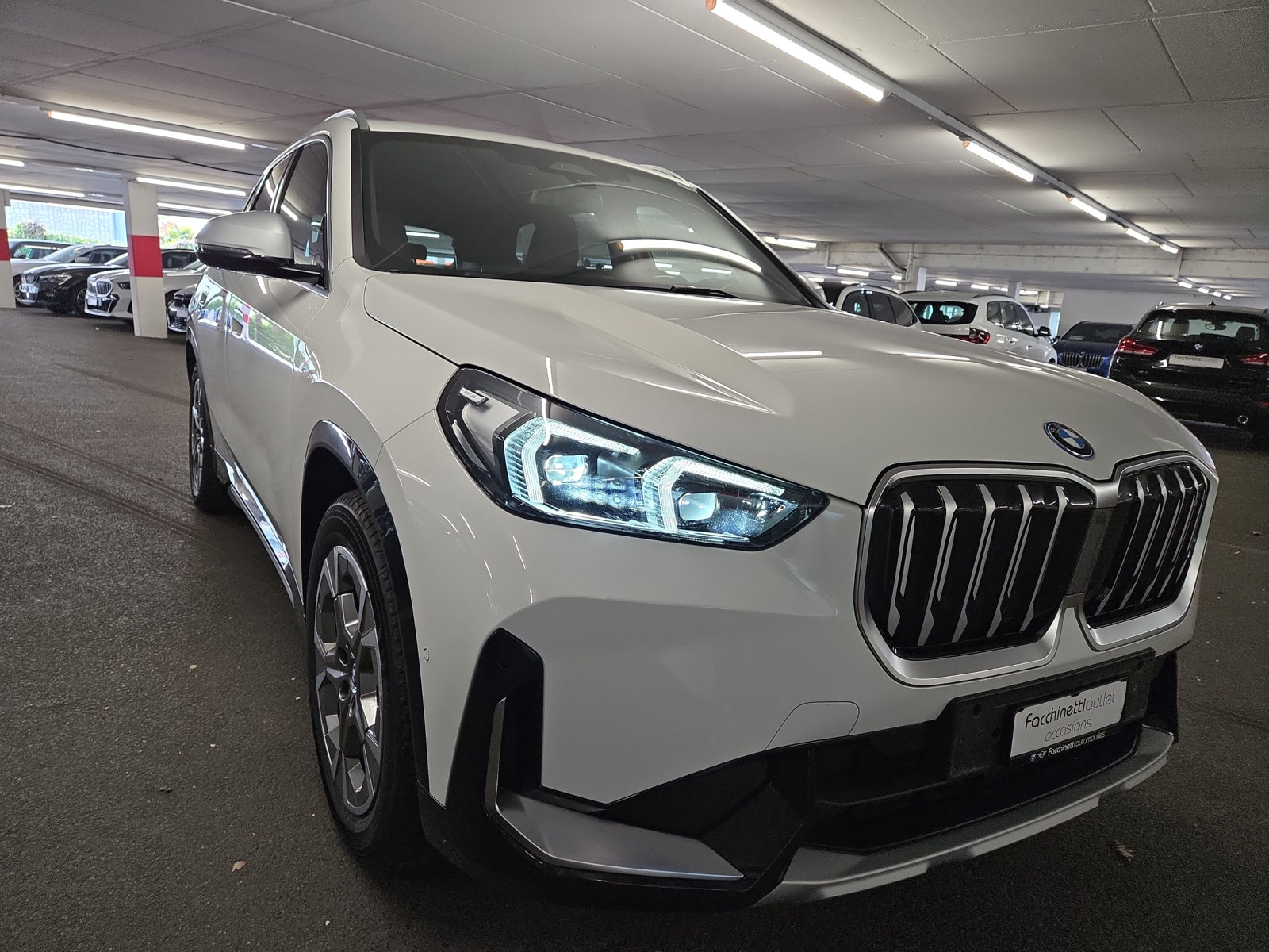 BMW iX1 xDrive 30 xLine-image-17