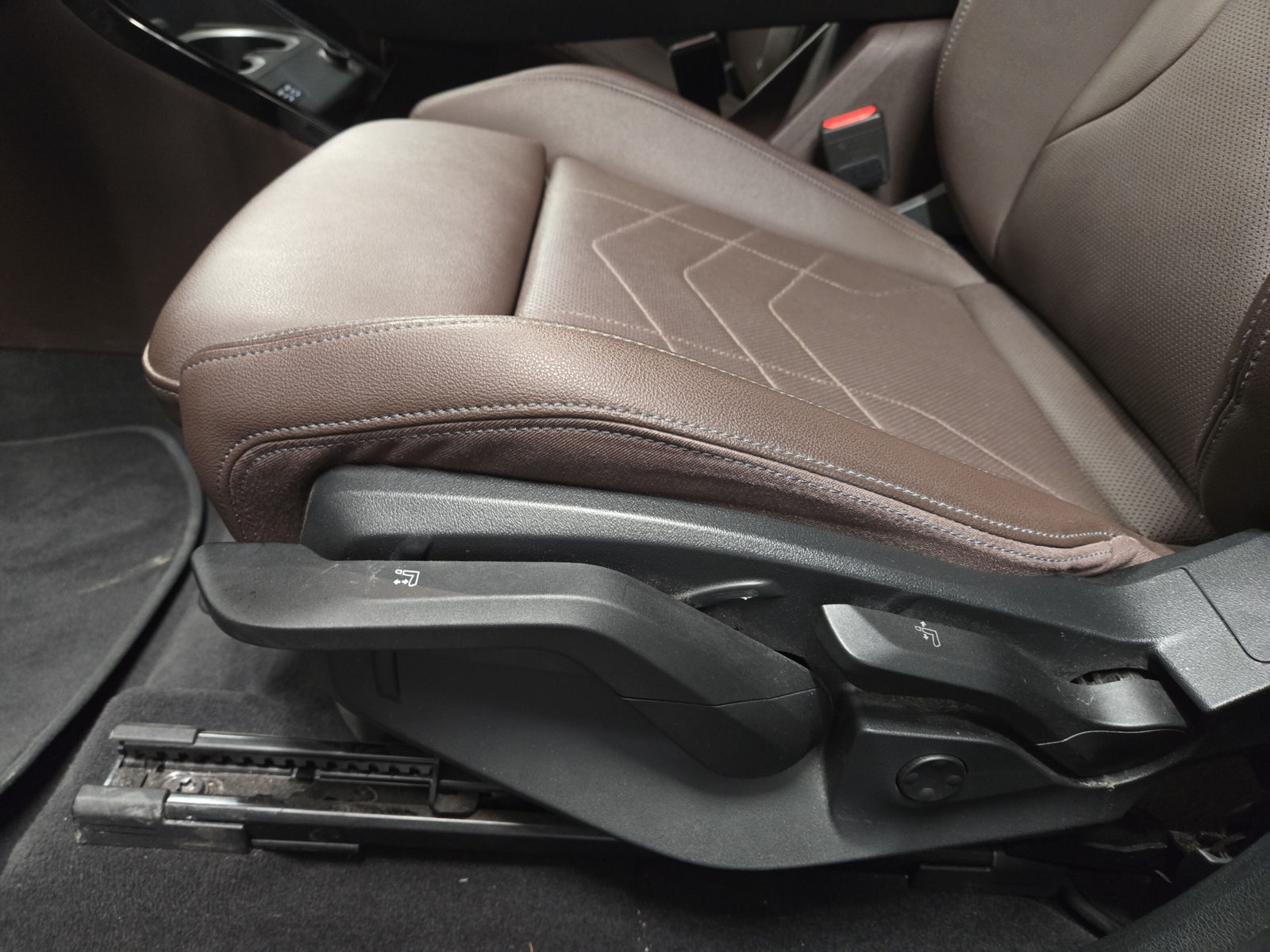 BMW iX1 xDrive 30 xLine-image-18