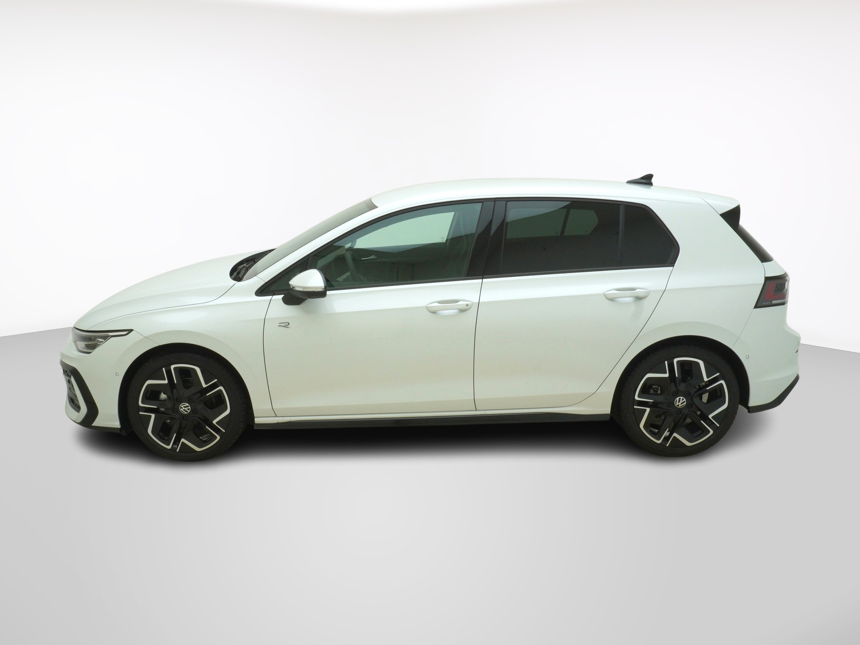 VW Golf VIII 1.5 eTSI R-Line DSG-image-1