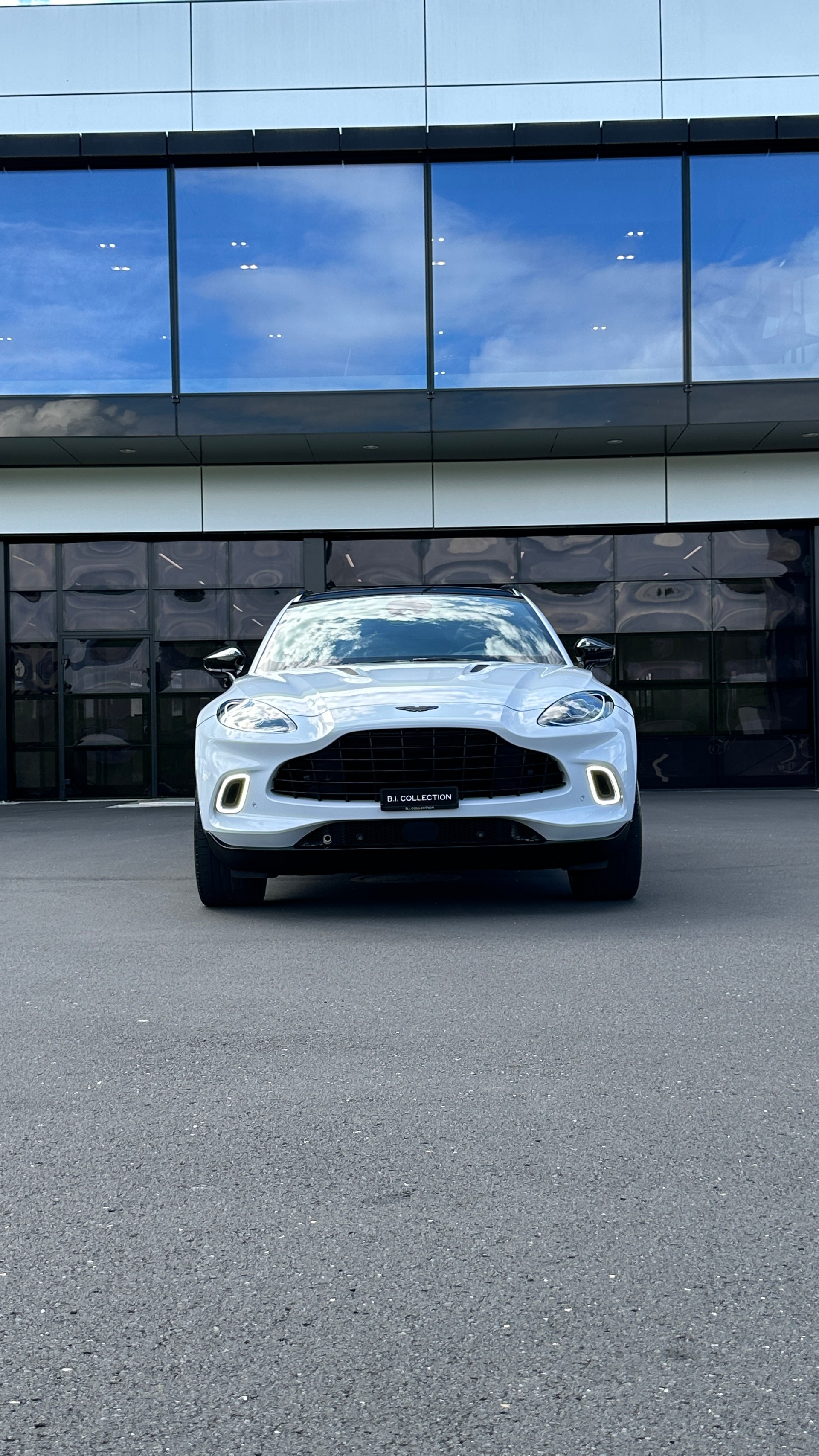 ASTON MARTIN DBX 4.0 V8-image-6