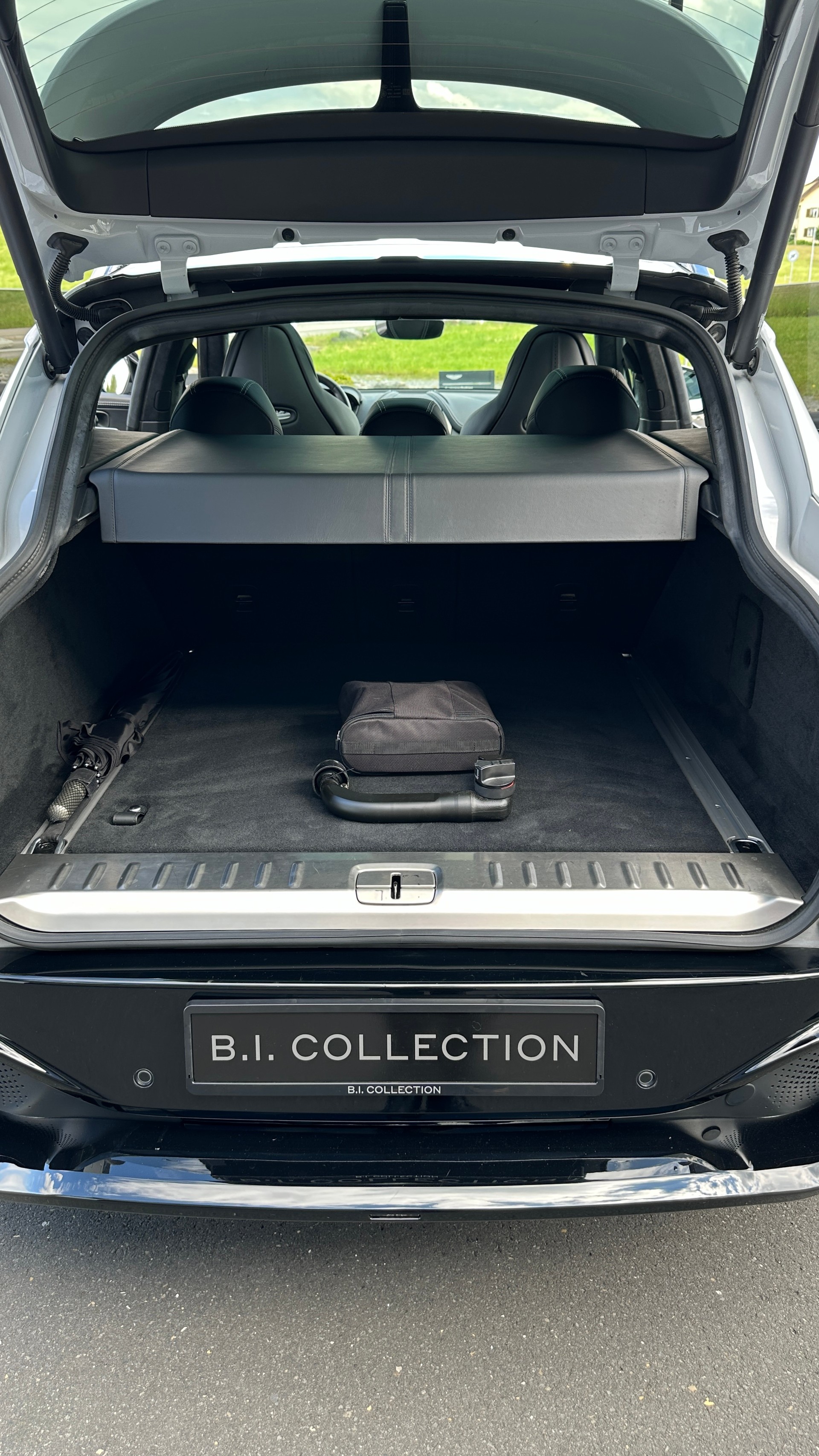 ASTON MARTIN DBX 4.0 V8-image-24