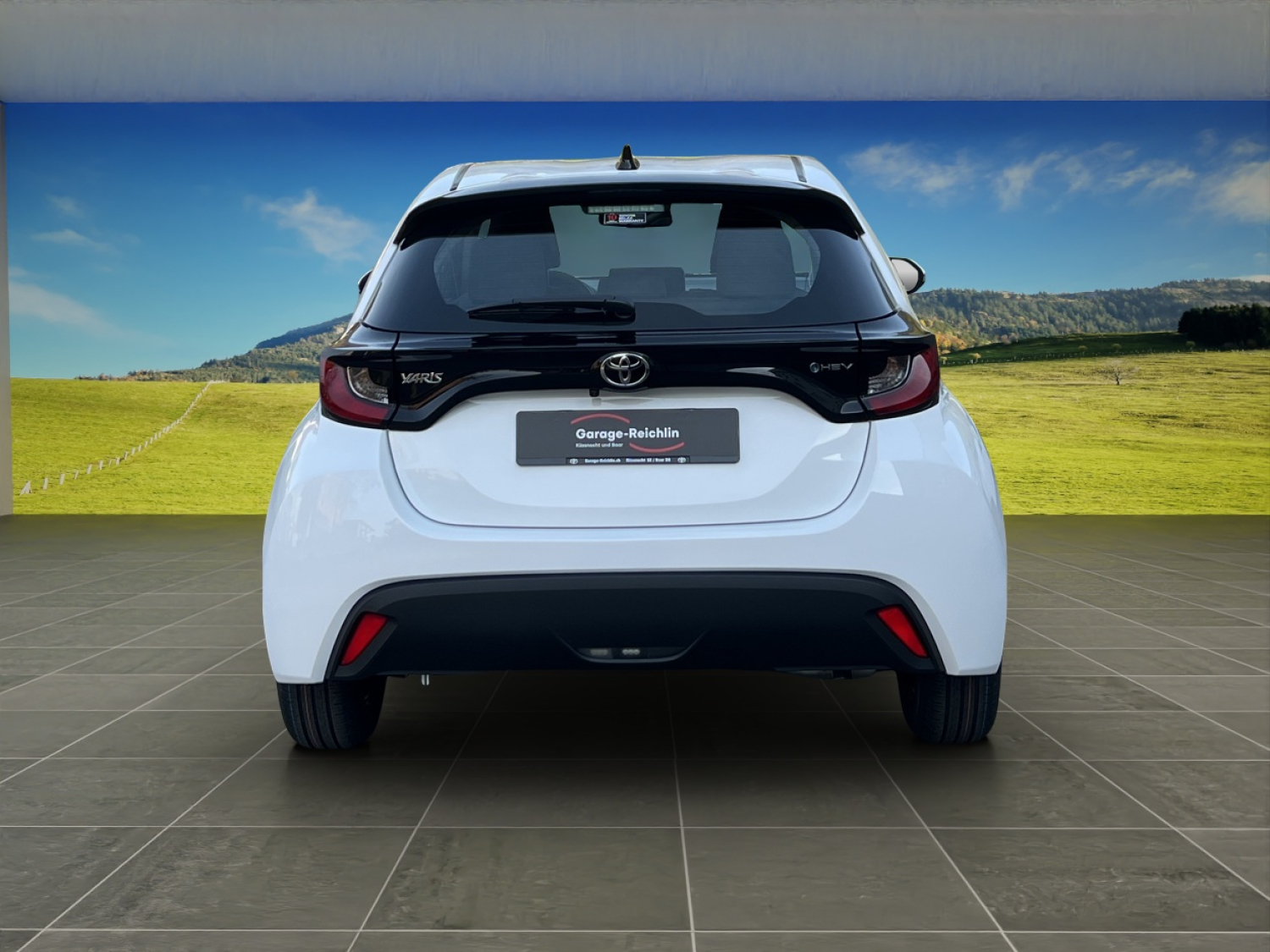 TOYOTA Yaris 1.5 VVT-i HSD Comfort-showroom-element-3