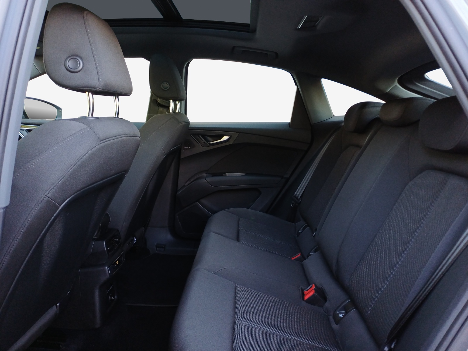 AUDI Q4 Sportback e-tron 50 quattro-image-12