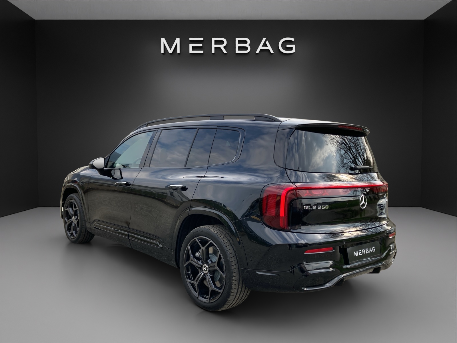 MERCEDES-BENZ GLB 350 4MATIC with EQ Technology-image-2