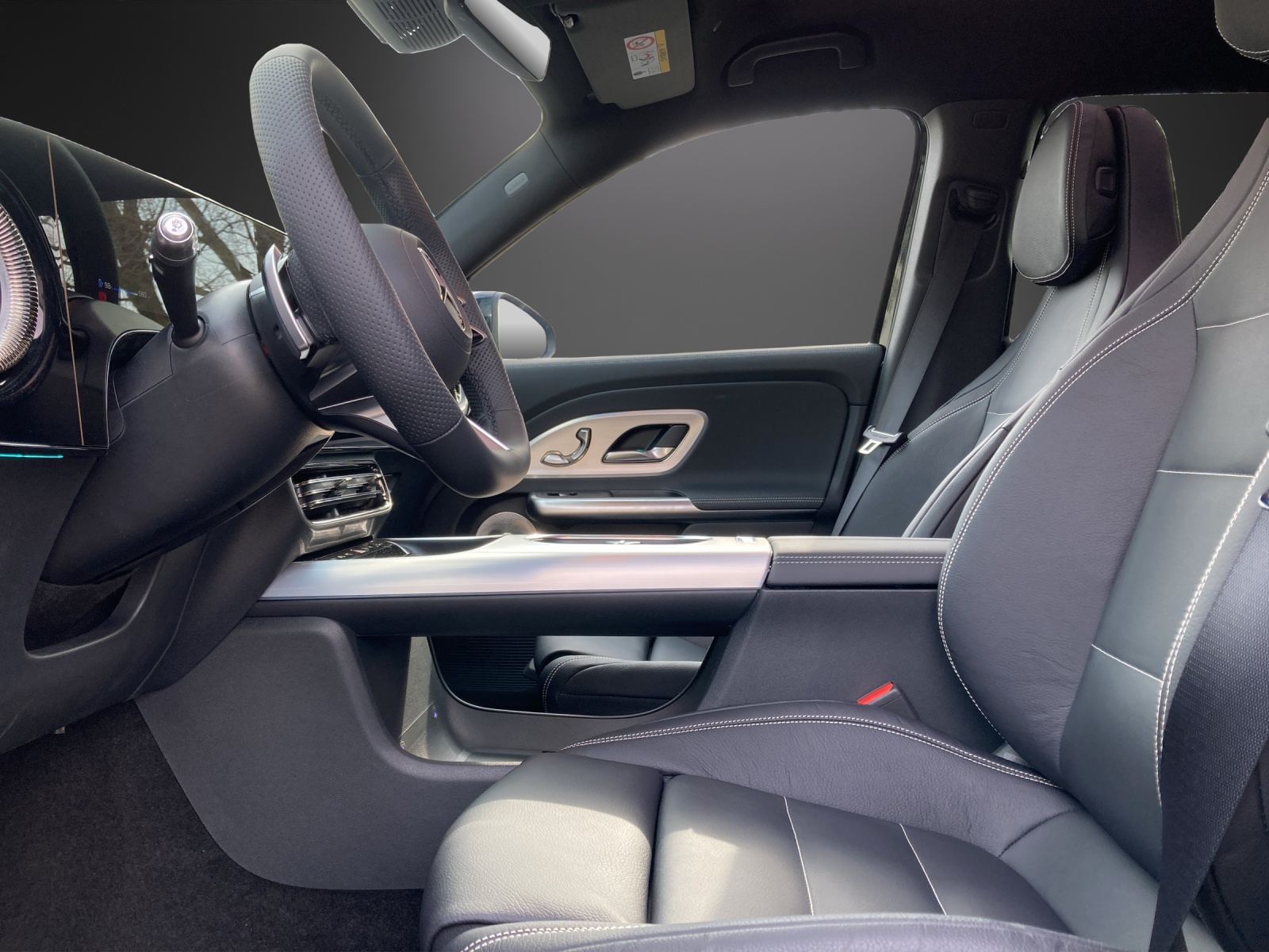 MERCEDES-BENZ GLB 350 4MATIC with EQ Technology-image-9