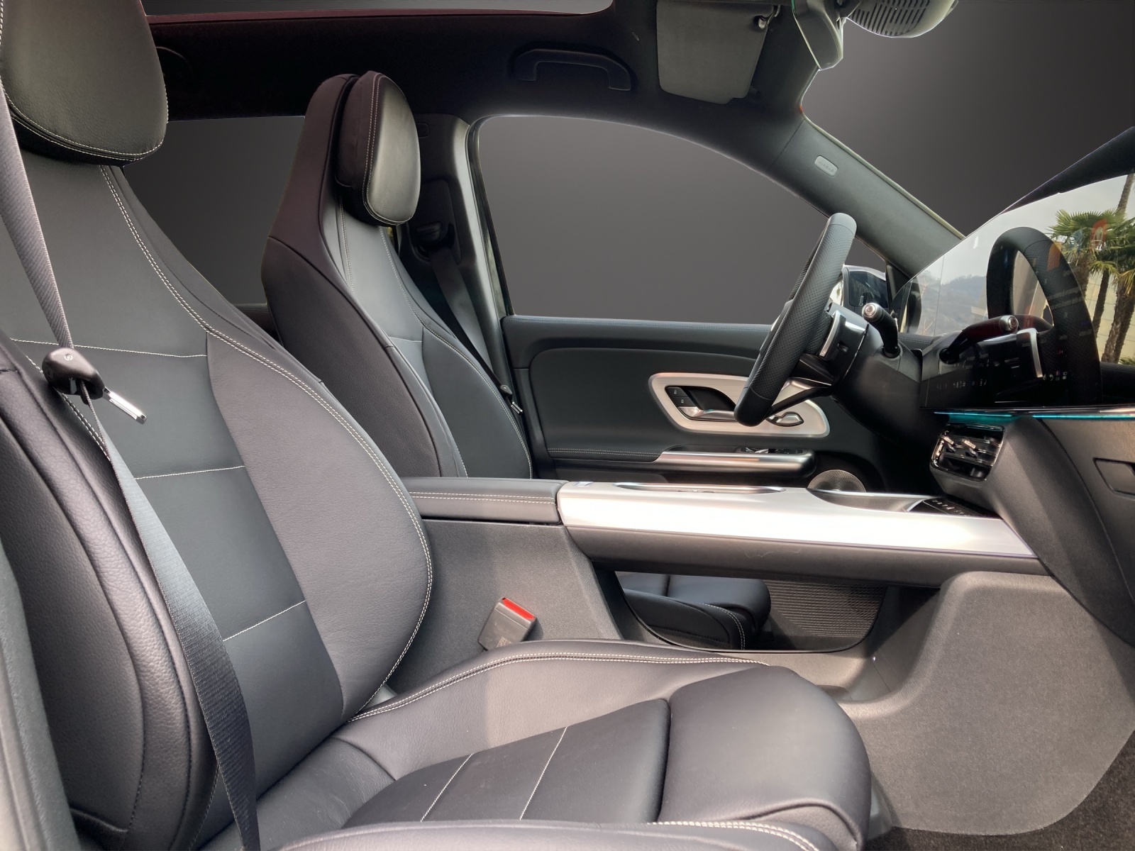 MERCEDES-BENZ GLB 350 4MATIC with EQ Technology-image-11
