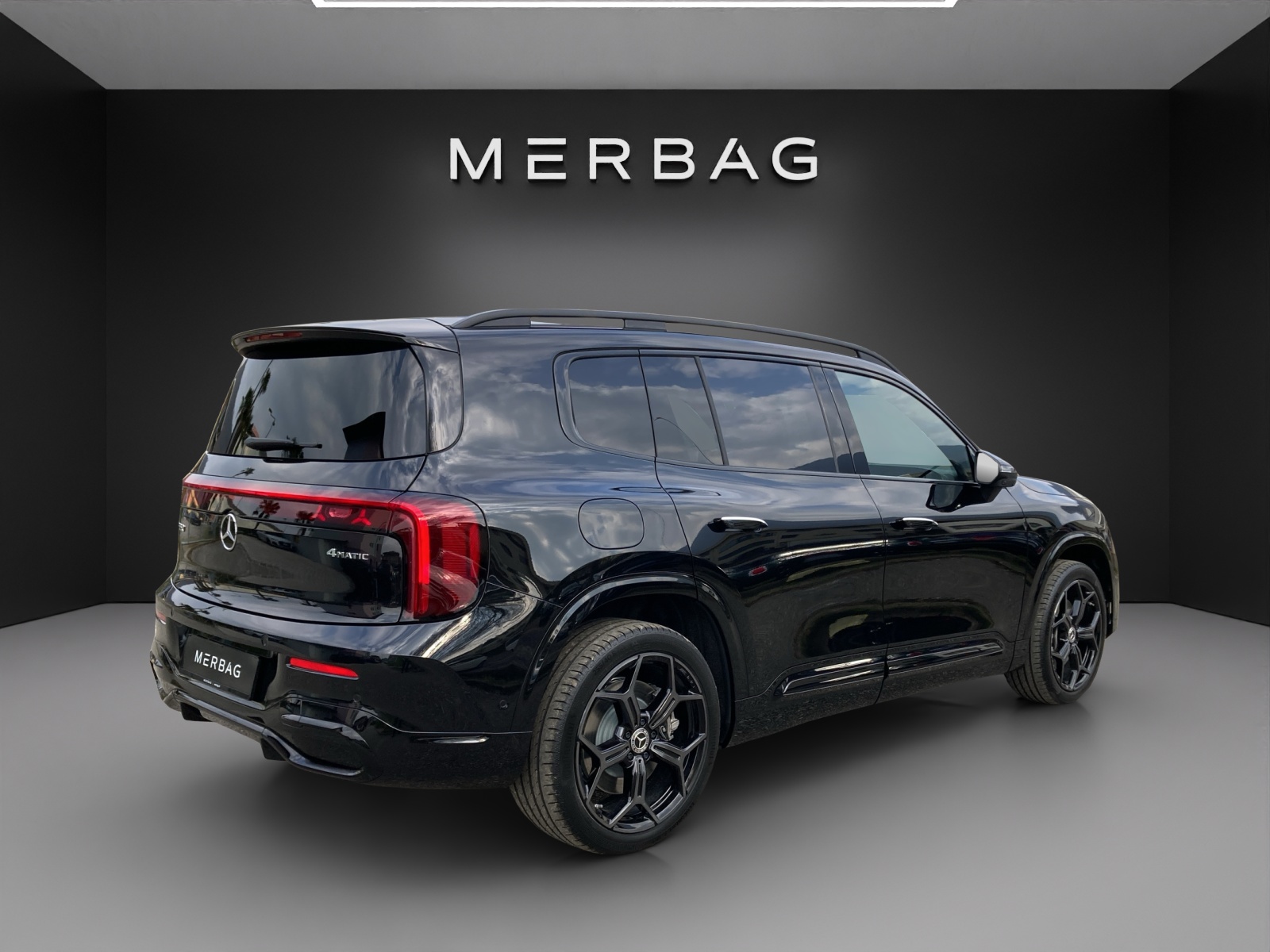 MERCEDES-BENZ GLB 350 4MATIC with EQ Technology-image-4