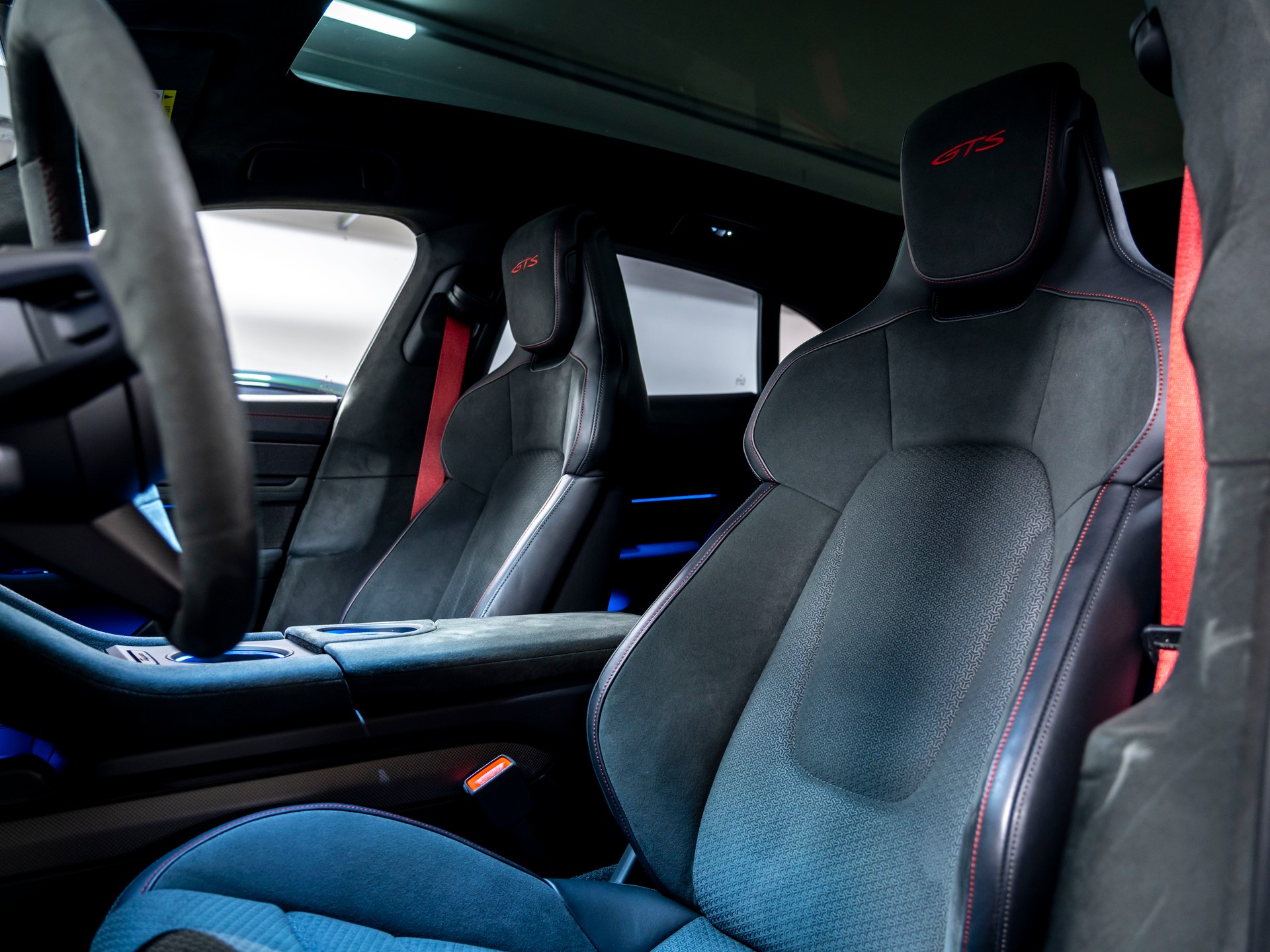 PORSCHE Taycan Sport Turismo GTS 104kWh-image-14