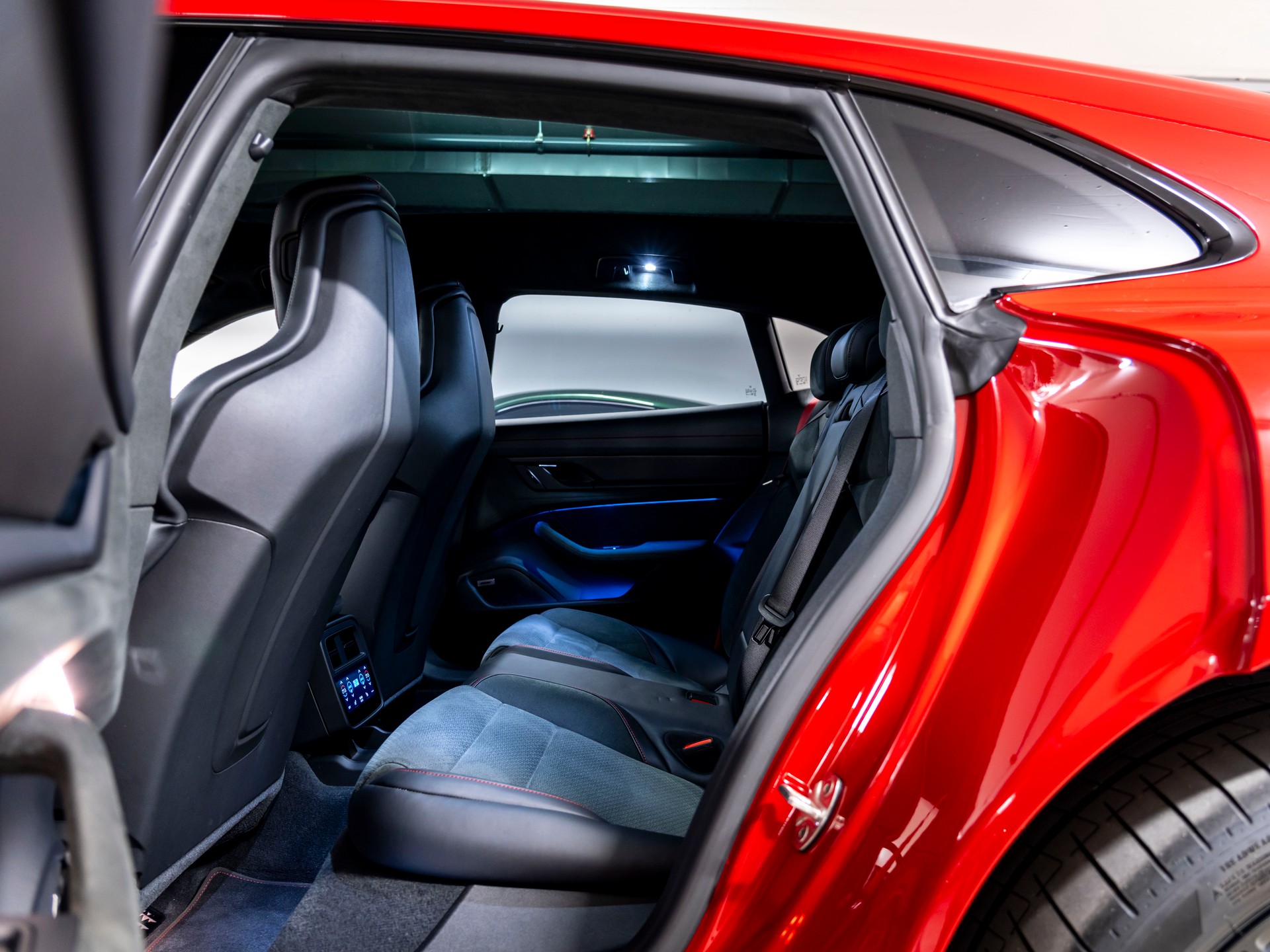 PORSCHE Taycan Sport Turismo GTS 104kWh-image-21