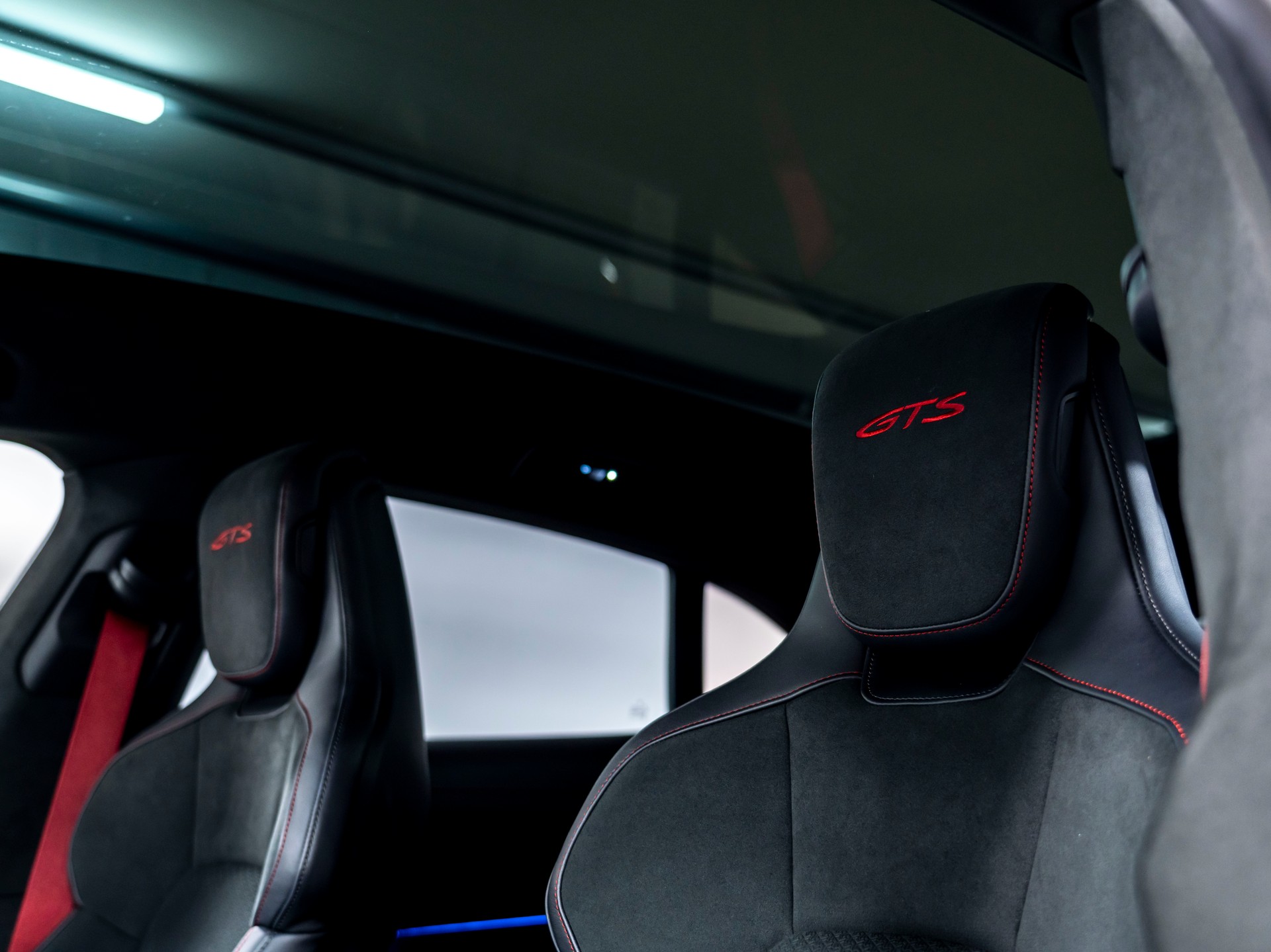 PORSCHE Taycan Sport Turismo GTS 104kWh-image-15