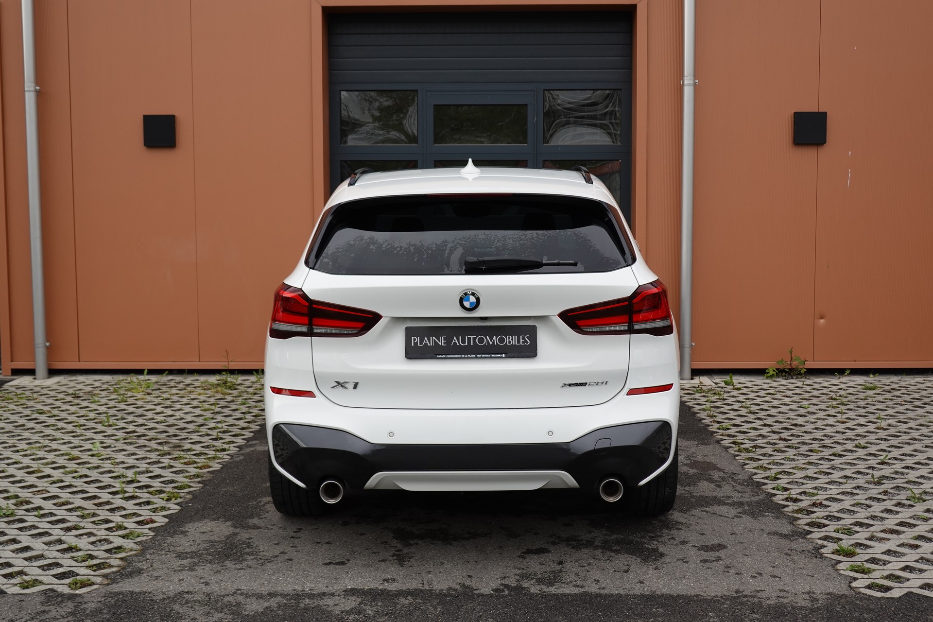BMW X1 xDrive 20i M Sport - "CH Auto * Jantes 19' * Toit Ouvrant * Head-Up Display * Harman Kardon"-image-8