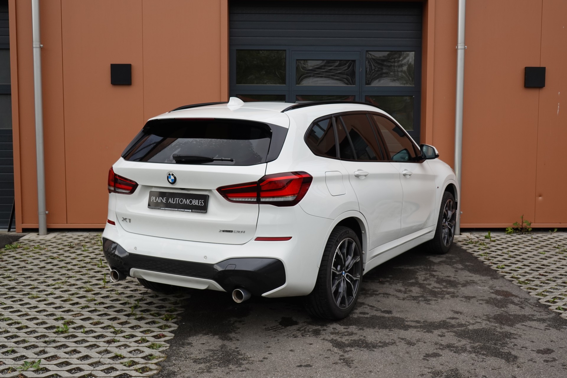 BMW X1 xDrive 20i M Sport - "CH Auto * Jantes 19' * Toit Ouvrant * Head-Up Display * Harman Kardon"-image-7