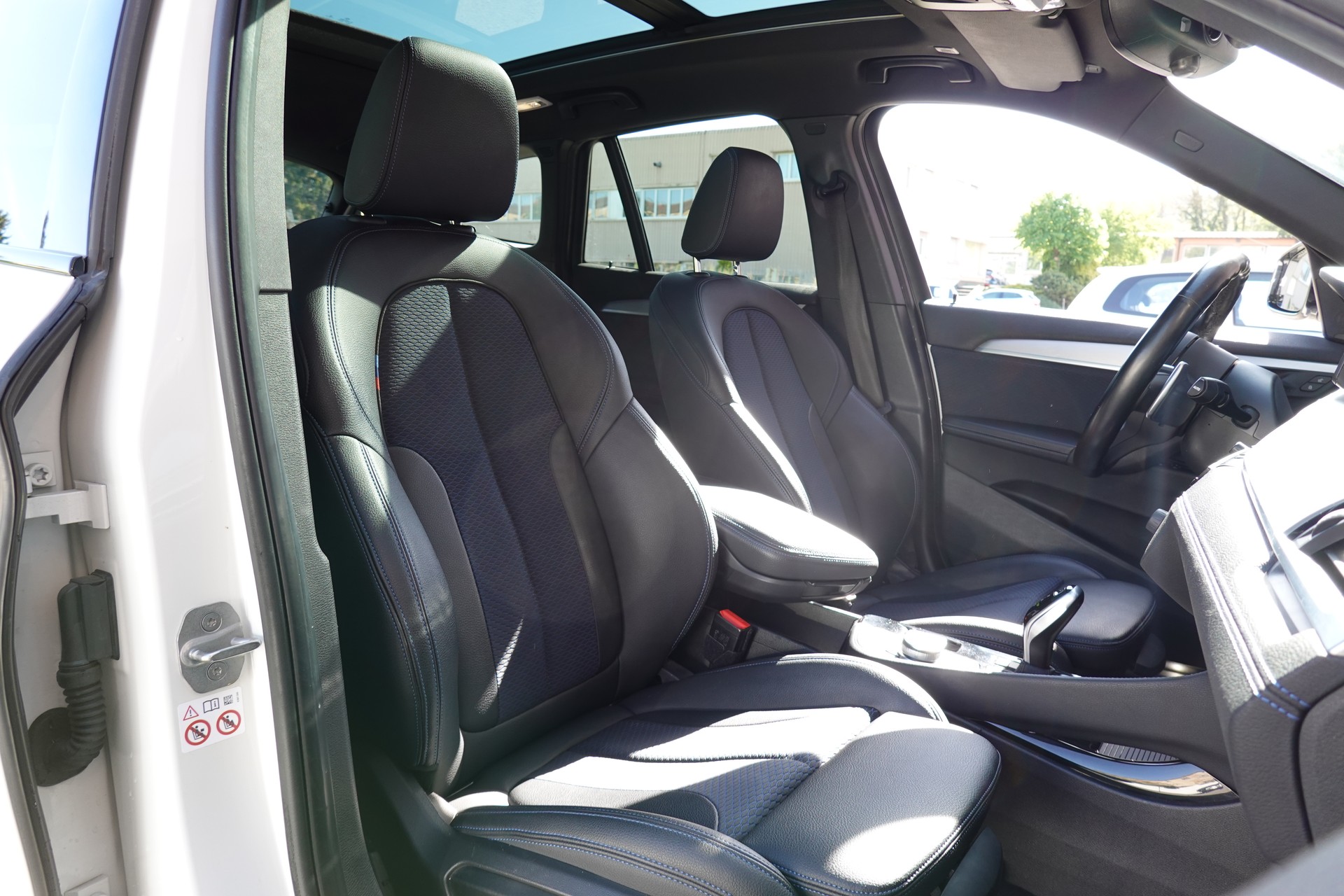 BMW X1 xDrive 20i M Sport - "CH Auto * Jantes 19' * Toit Ouvrant * Head-Up Display * Harman Kardon"-image-28