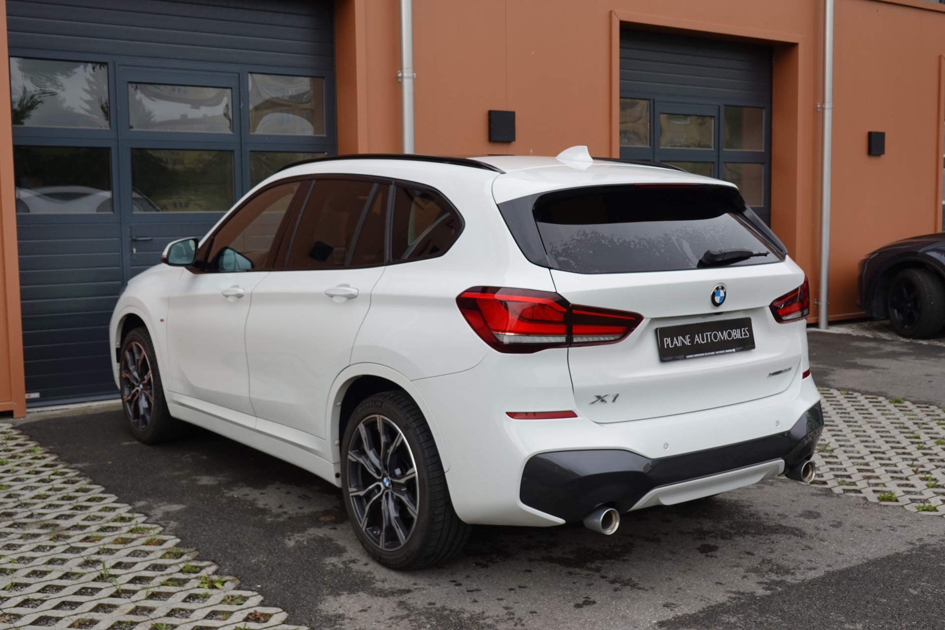 BMW X1 xDrive 20i M Sport - "CH Auto * Jantes 19' * Toit Ouvrant * Head-Up Display * Harman Kardon"-image-9