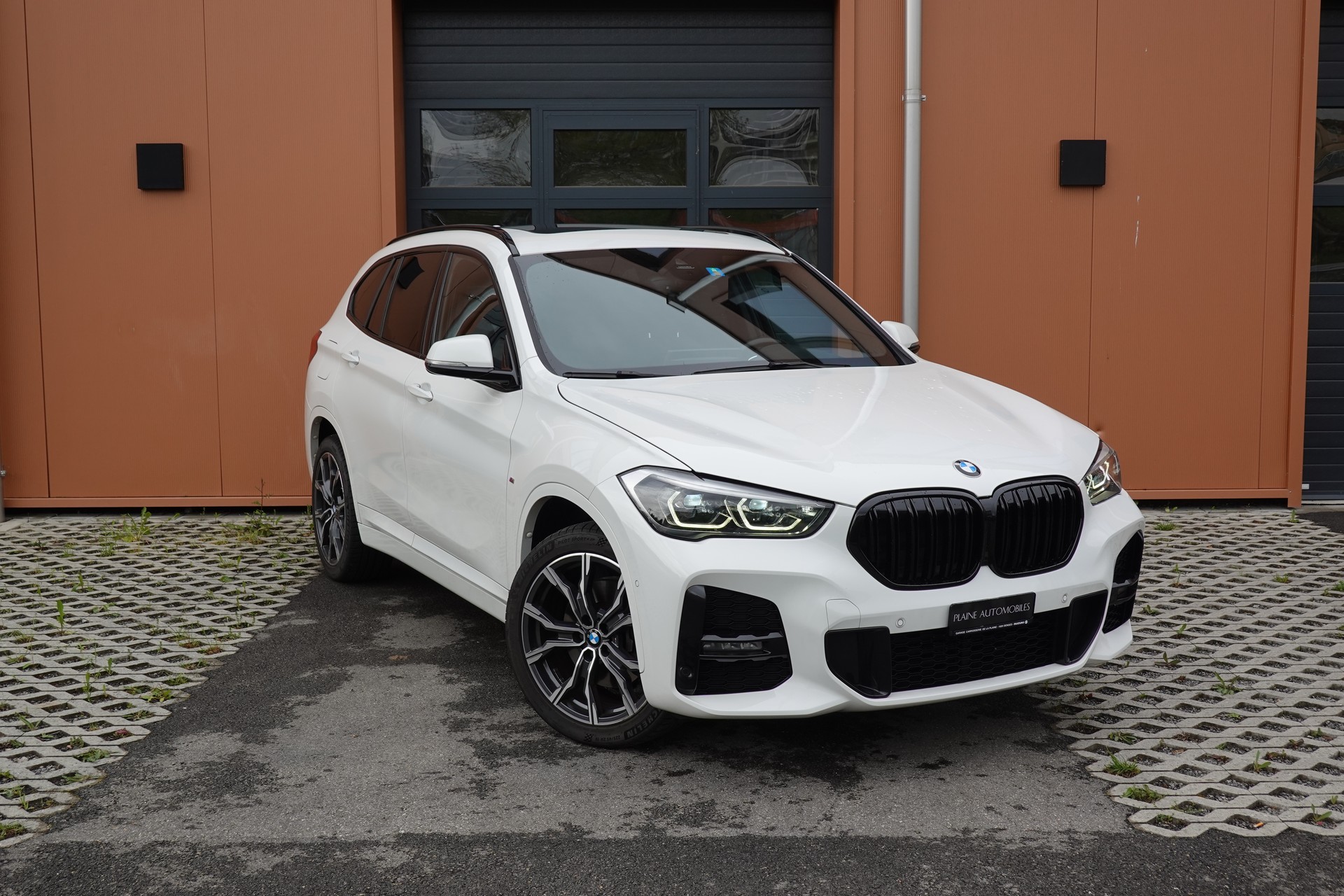 BMW X1 xDrive 20i M Sport - "CH Auto * Jantes 19' * Toit Ouvrant * Head-Up Display * Harman Kardon"-image-0