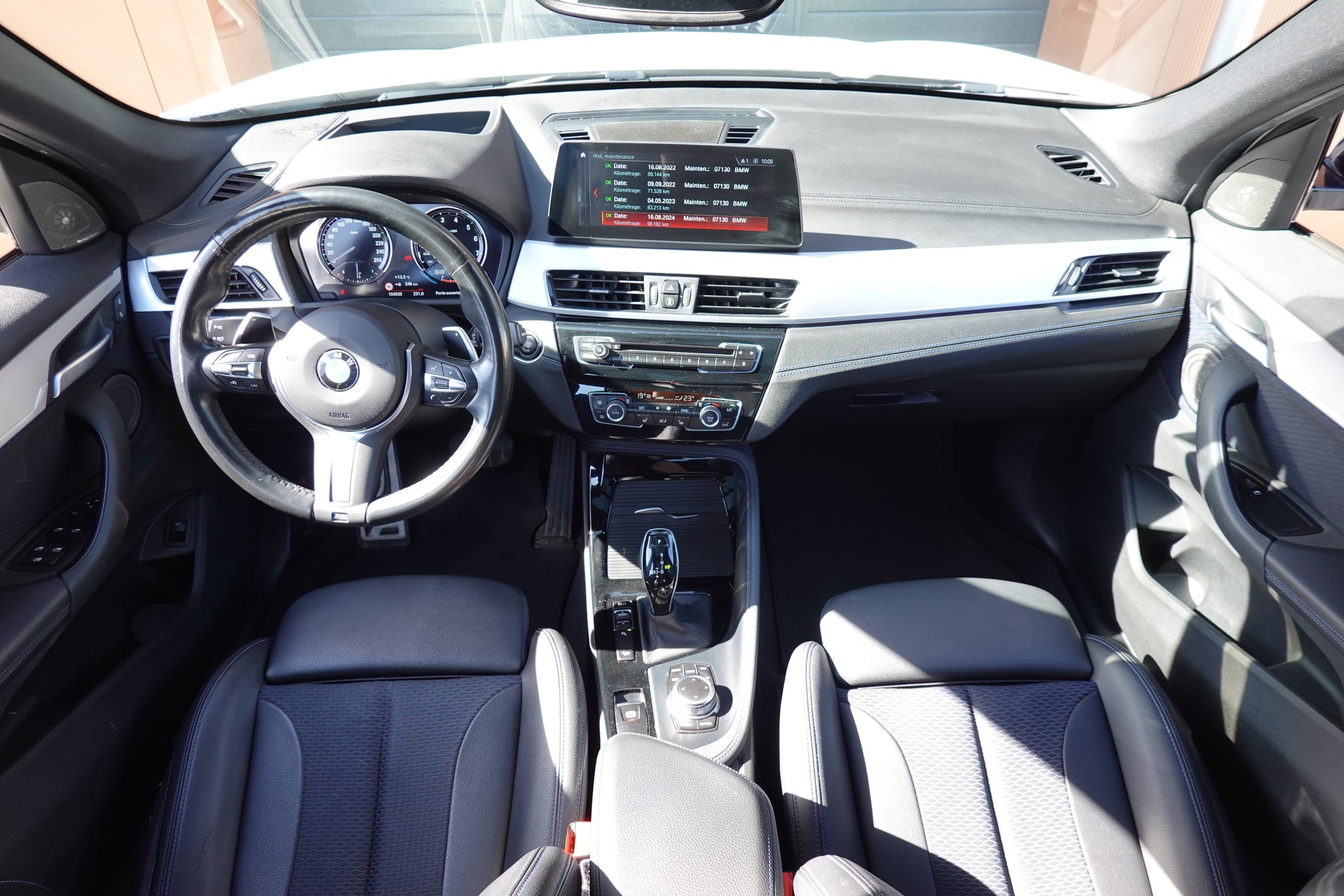 BMW X1 xDrive 20i M Sport - "CH Auto * Jantes 19' * Toit Ouvrant * Head-Up Display * Harman Kardon"-image-10