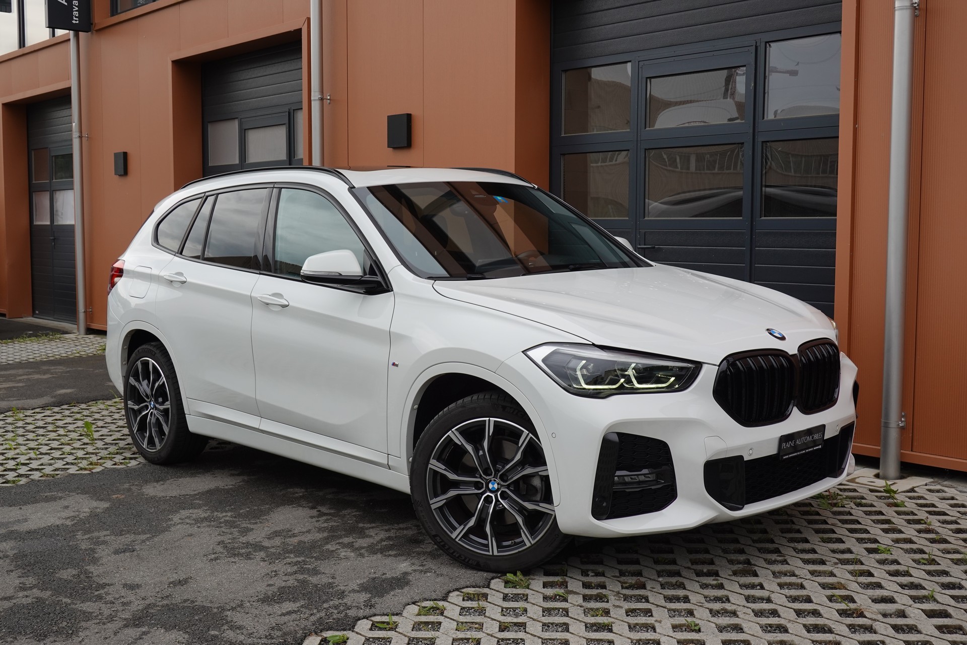 BMW X1 xDrive 20i M Sport - "CH Auto * Jantes 19' * Toit Ouvrant * Head-Up Display * Harman Kardon"-image-6