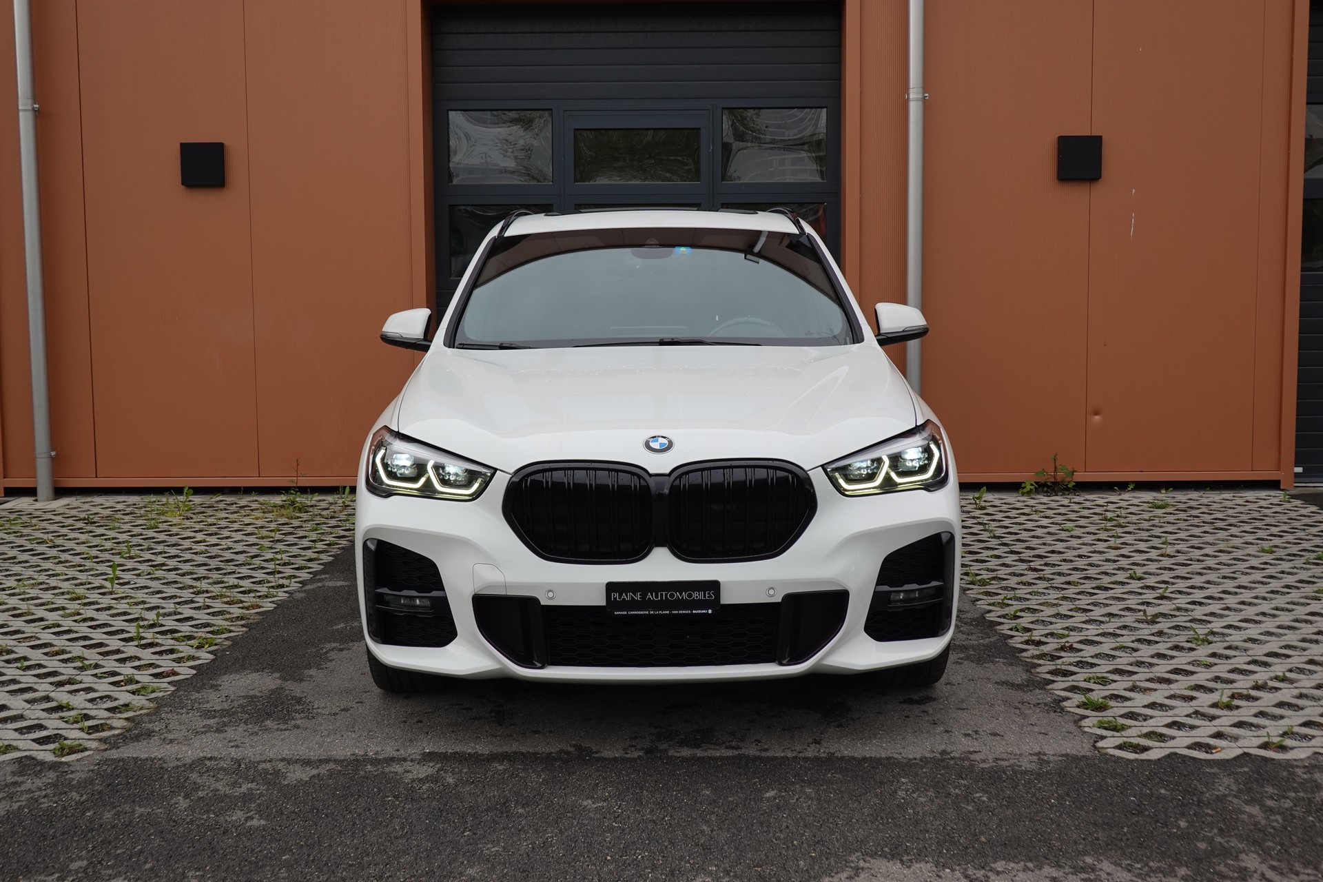 BMW X1 xDrive 20i M Sport - "CH Auto * Jantes 19' * Toit Ouvrant * Head-Up Display * Harman Kardon"-image-1