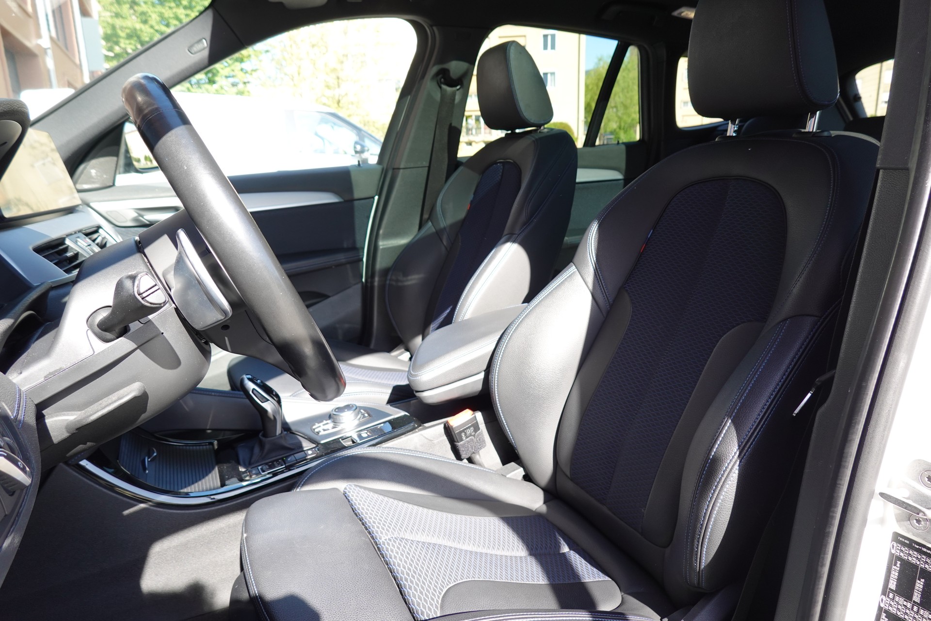 BMW X1 xDrive 20i M Sport - "CH Auto * Jantes 19' * Toit Ouvrant * Head-Up Display * Harman Kardon"-image-27