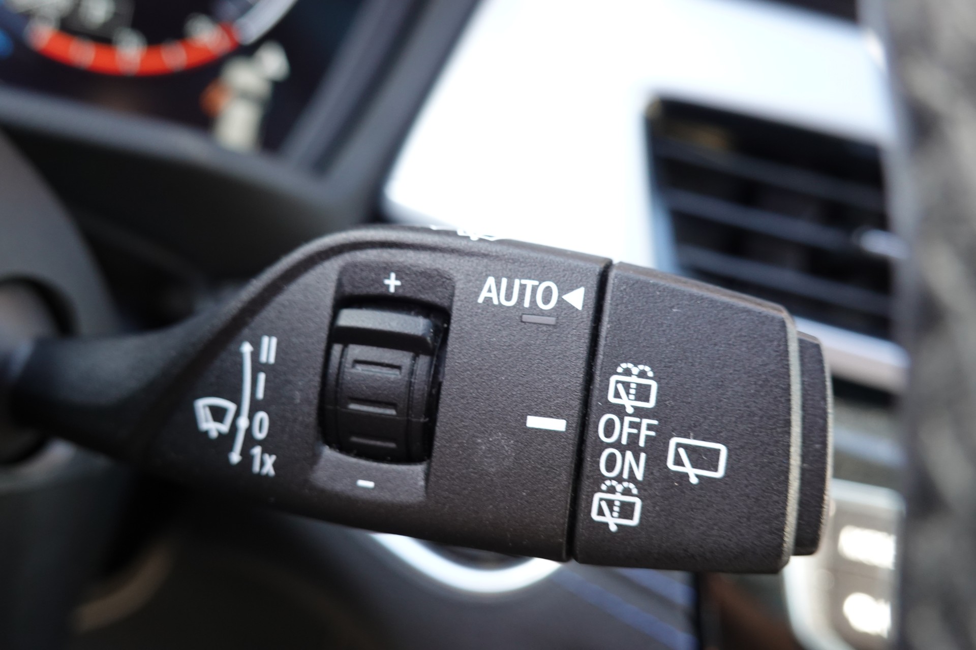 BMW X1 xDrive 20i M Sport - "CH Auto * Jantes 19' * Toit Ouvrant * Head-Up Display * Harman Kardon"-image-13
