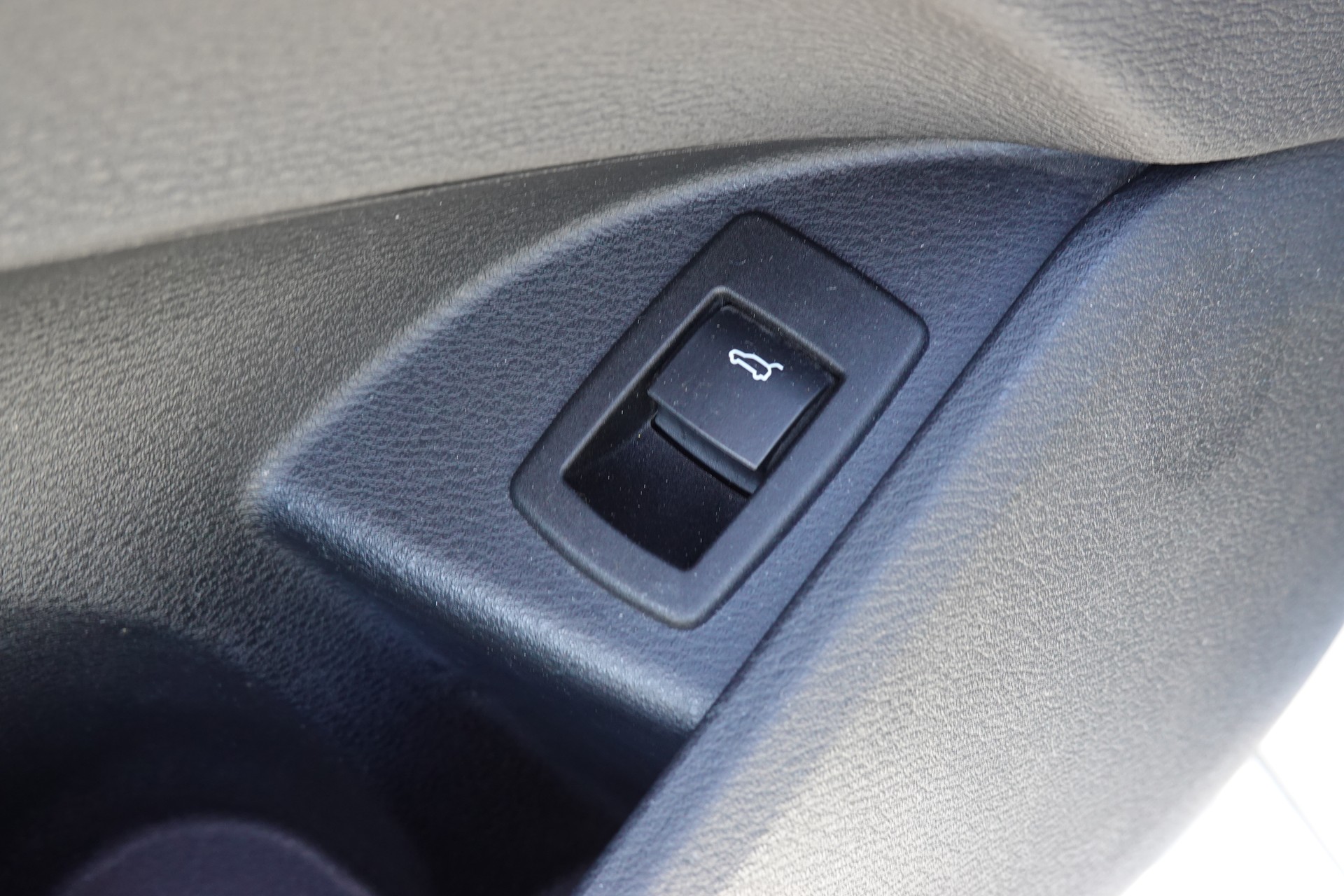 BMW X1 xDrive 20i M Sport - "CH Auto * Jantes 19' * Toit Ouvrant * Head-Up Display * Harman Kardon"-image-21