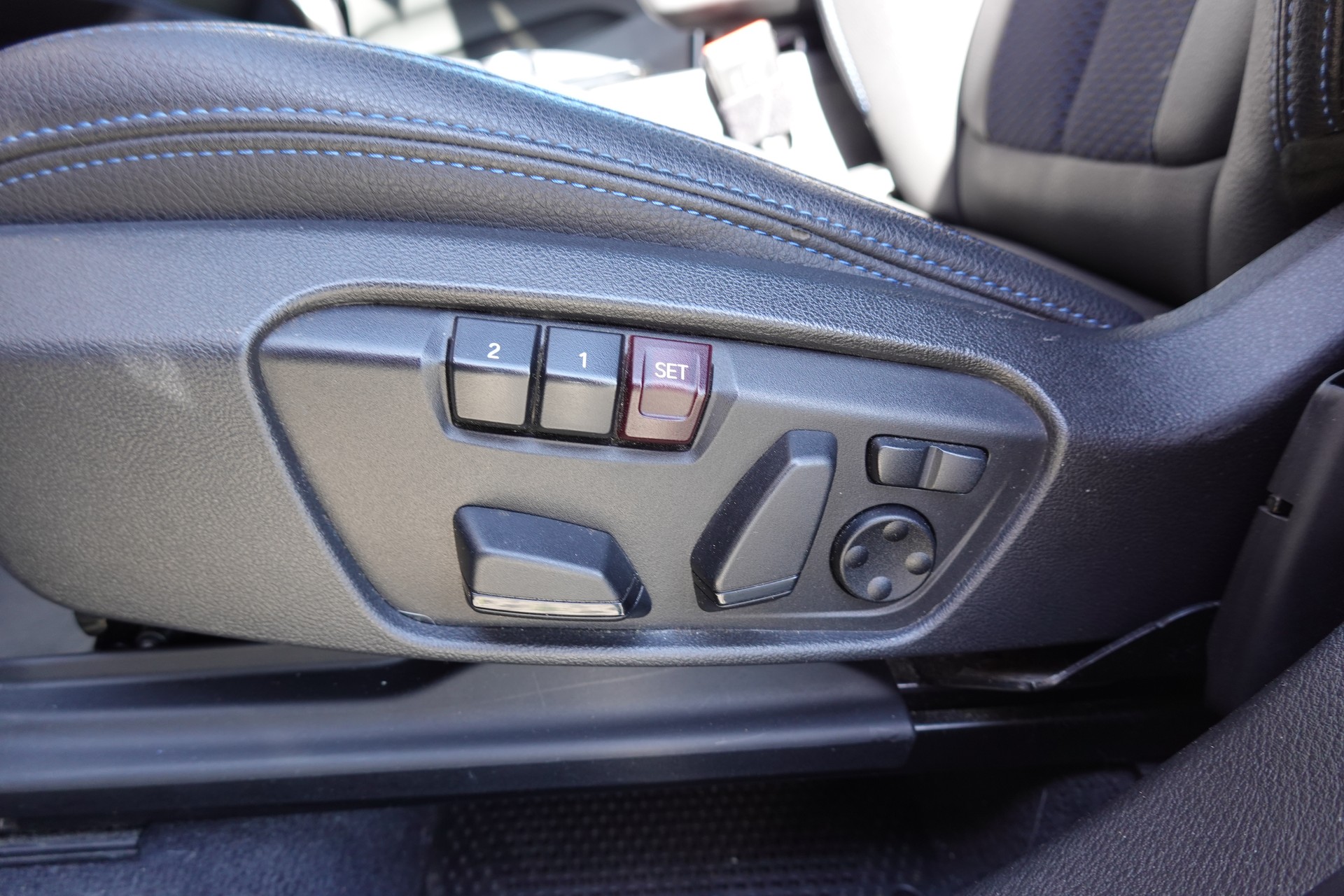 BMW X1 xDrive 20i M Sport - "CH Auto * Jantes 19' * Toit Ouvrant * Head-Up Display * Harman Kardon"-image-26