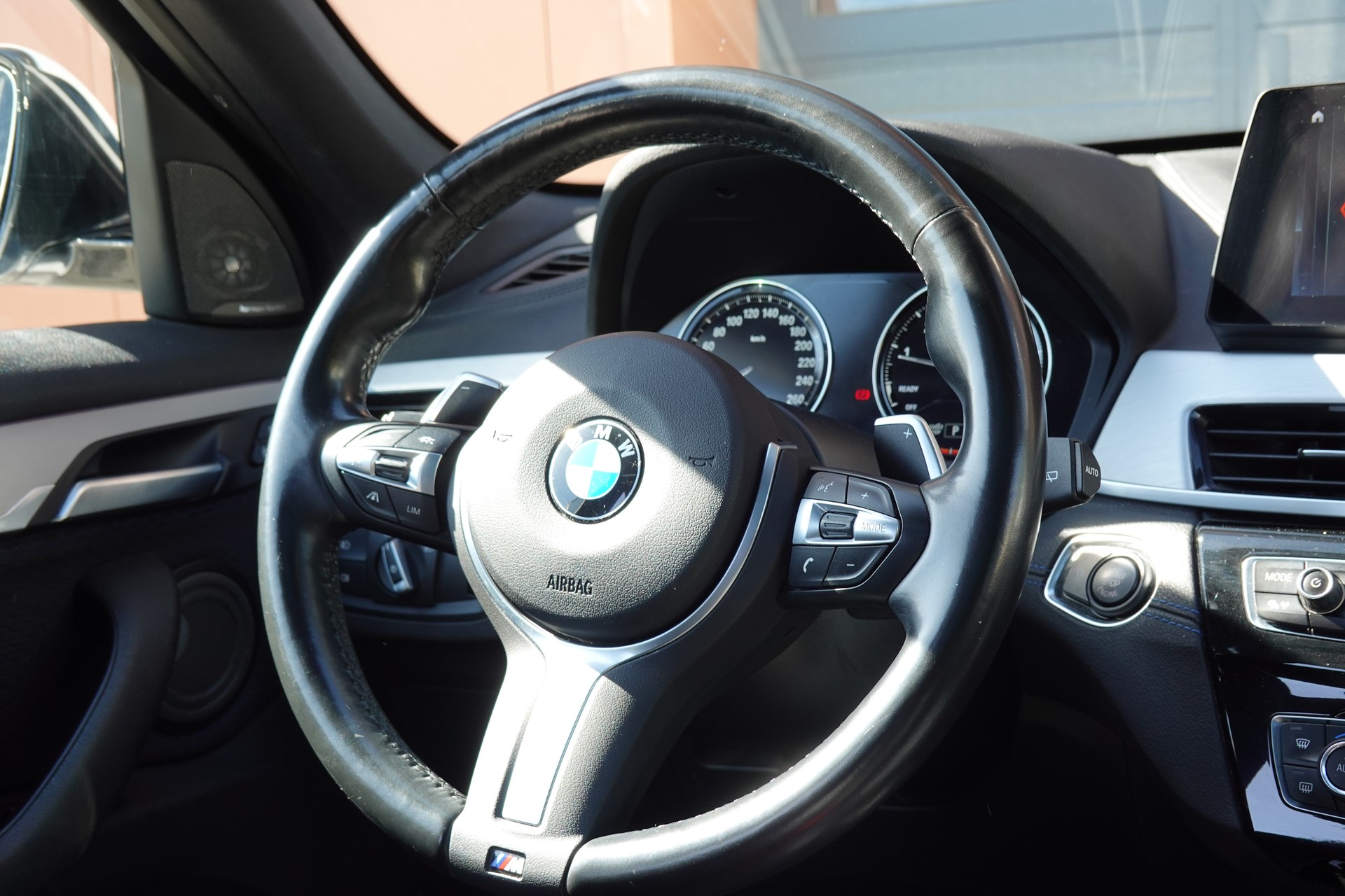 BMW X1 xDrive 20i M Sport - "CH Auto * Jantes 19' * Toit Ouvrant * Head-Up Display * Harman Kardon"-image-11