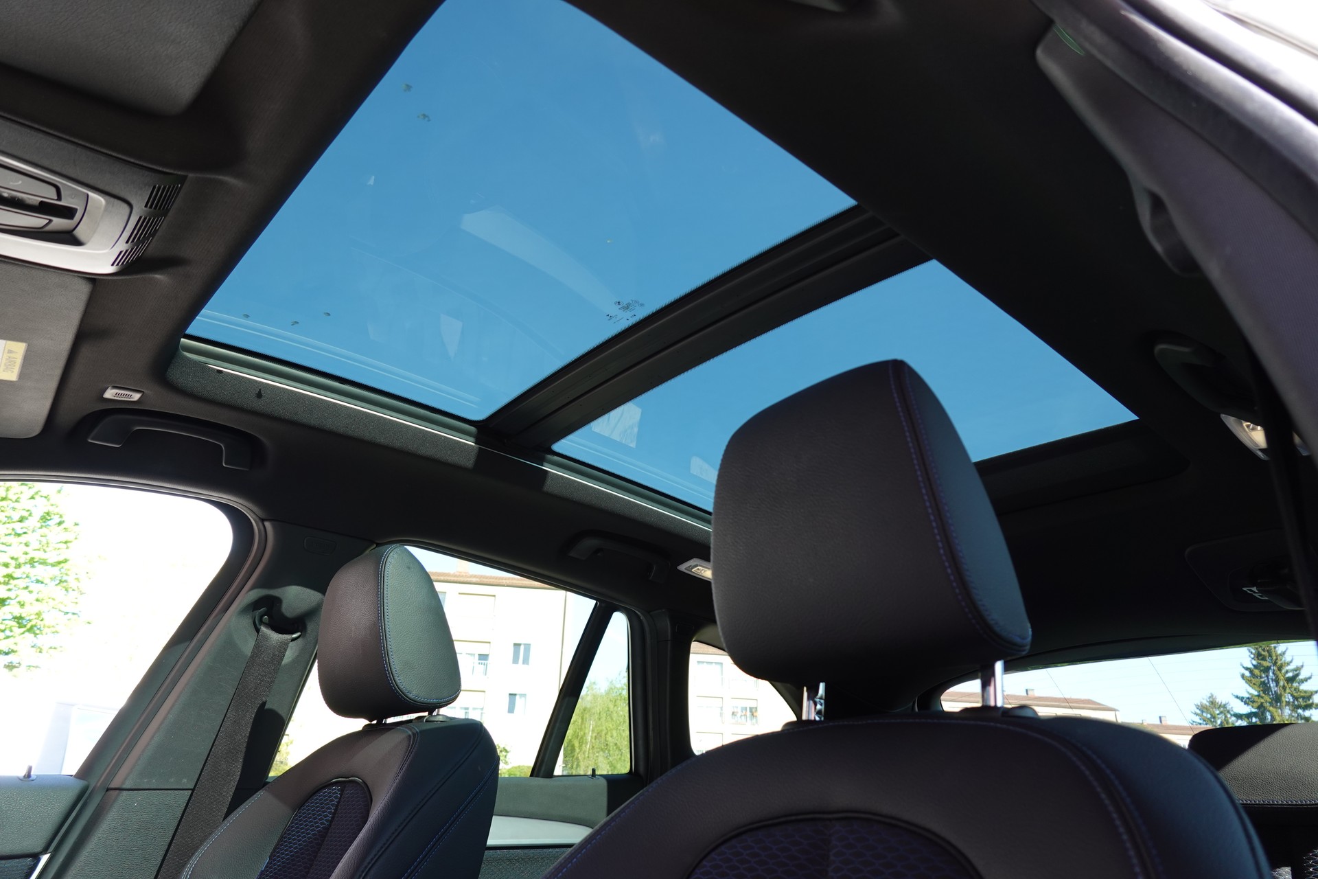 BMW X1 xDrive 20i M Sport - "CH Auto * Jantes 19' * Toit Ouvrant * Head-Up Display * Harman Kardon"-image-25