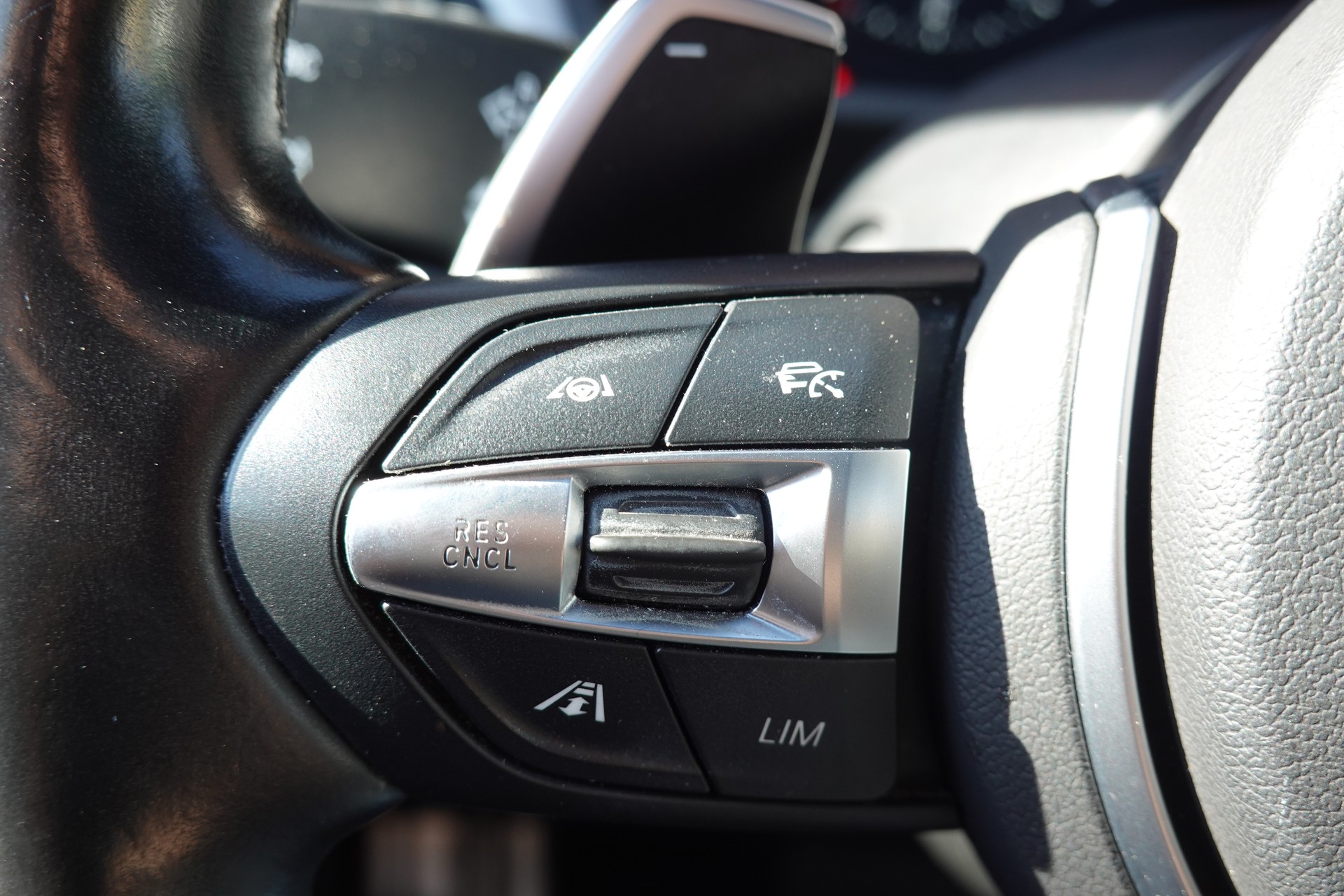 BMW X1 xDrive 20i M Sport - "CH Auto * Jantes 19' * Toit Ouvrant * Head-Up Display * Harman Kardon"-image-12
