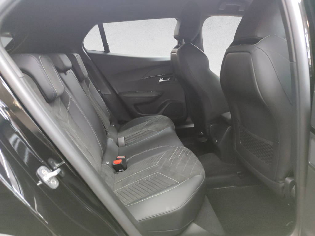 PEUGEOT 2008 1.2 Hybrid 145 GT-image-12