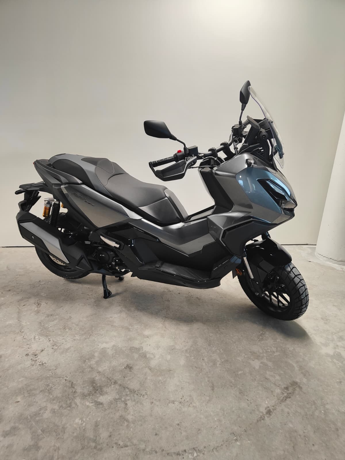 HONDA ADV 350-showroom-element-3